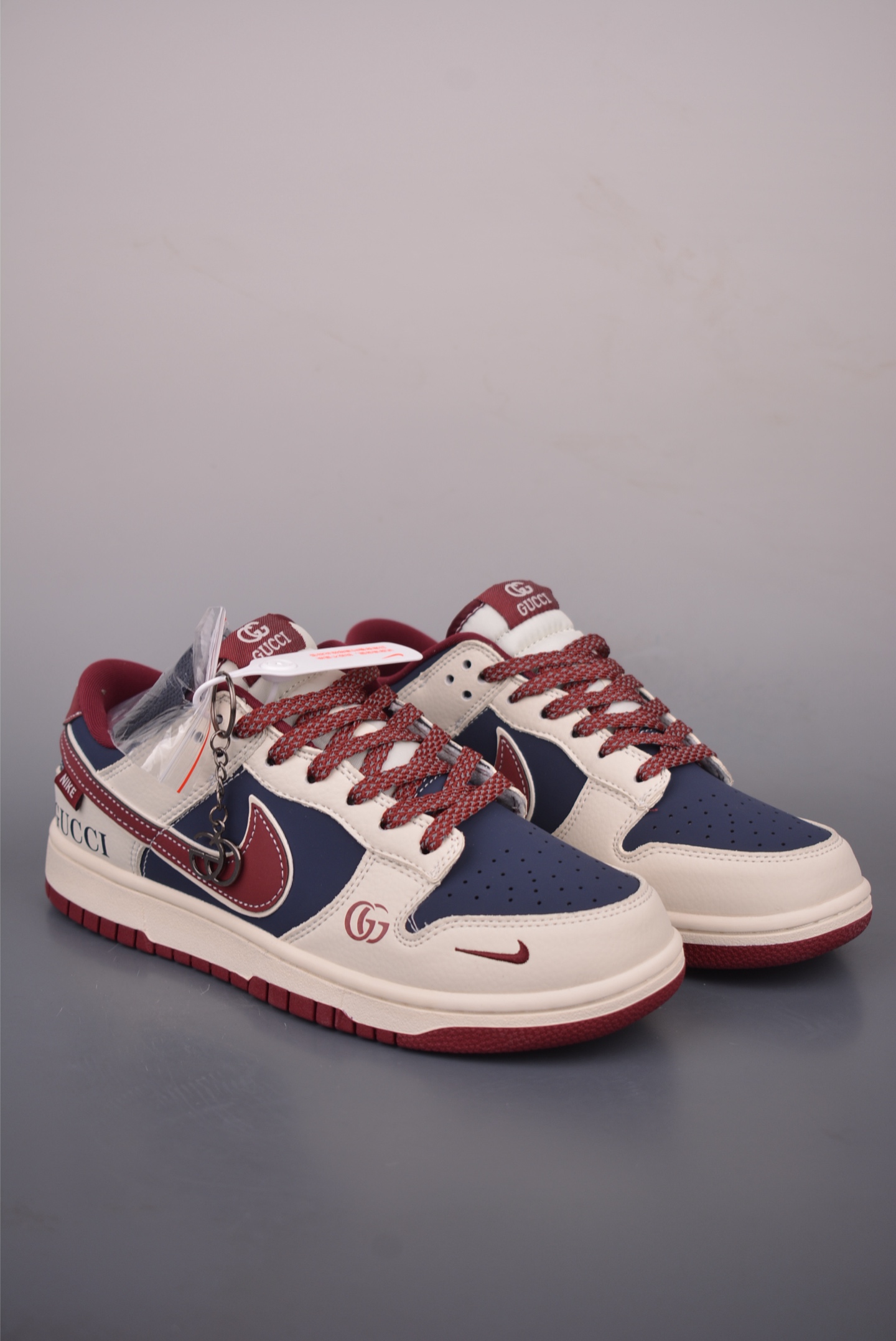 Nike SB Dunk Low GUCCI联名 纯原大厂出品 极力推荐 原装头层材料 独家版型蒸餾加工 帶來的是更好的视觉和脚感体验 大厂纯原品质出货 清洁度 电绣工艺 皮料切割干净无任何毛边 细节完美 官方货号: DD1988 0112226