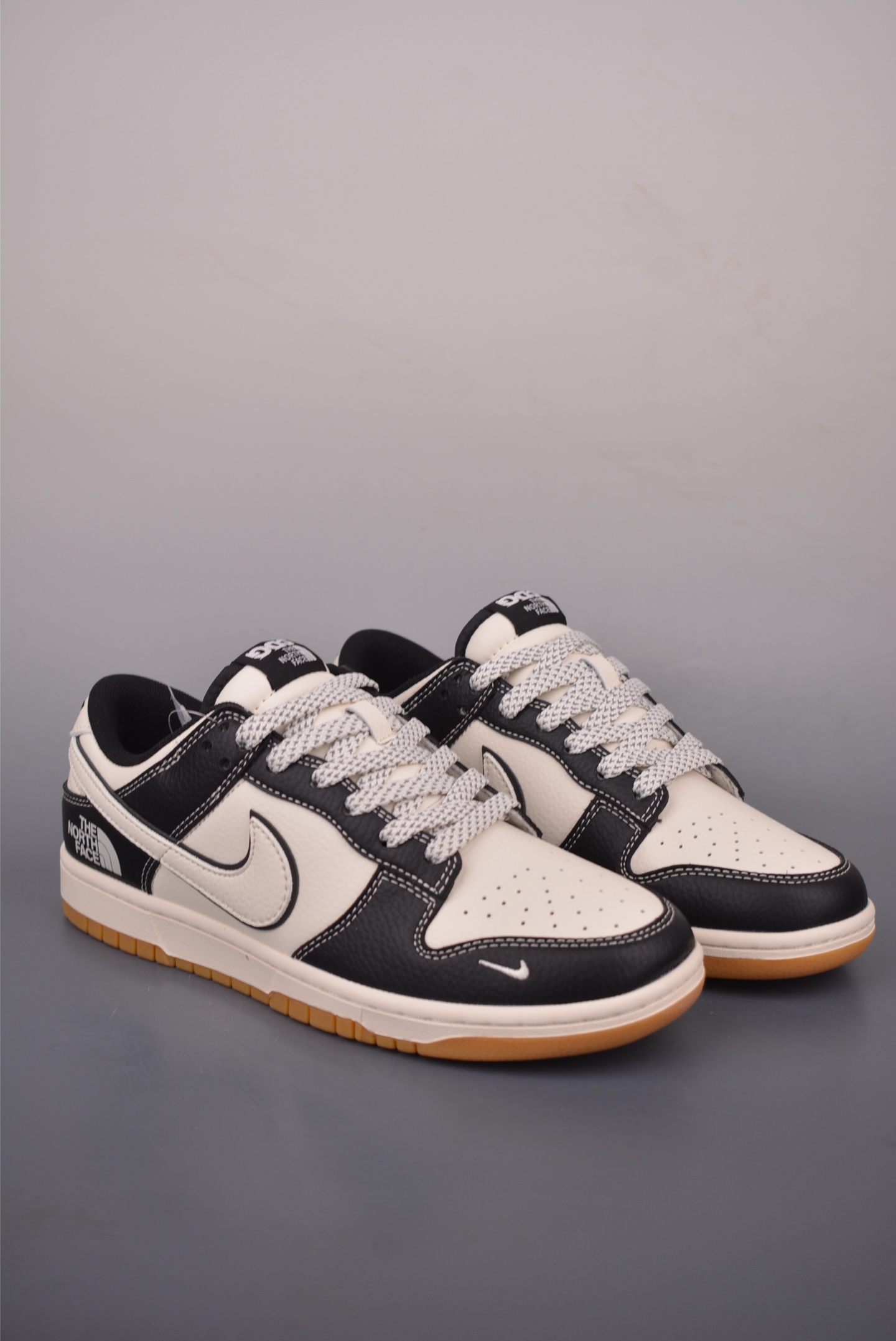 Nike SB Dunk Low GUCCI联名 纯原大厂出品 极力推荐 原装头层材料 独家版型蒸餾加工 帶來的是更好的视觉和脚感体验 大厂纯原品质出货 清洁度 电绣工艺 皮料切割干净无任何毛边 细节完美 官方货号: XX3168 1101635