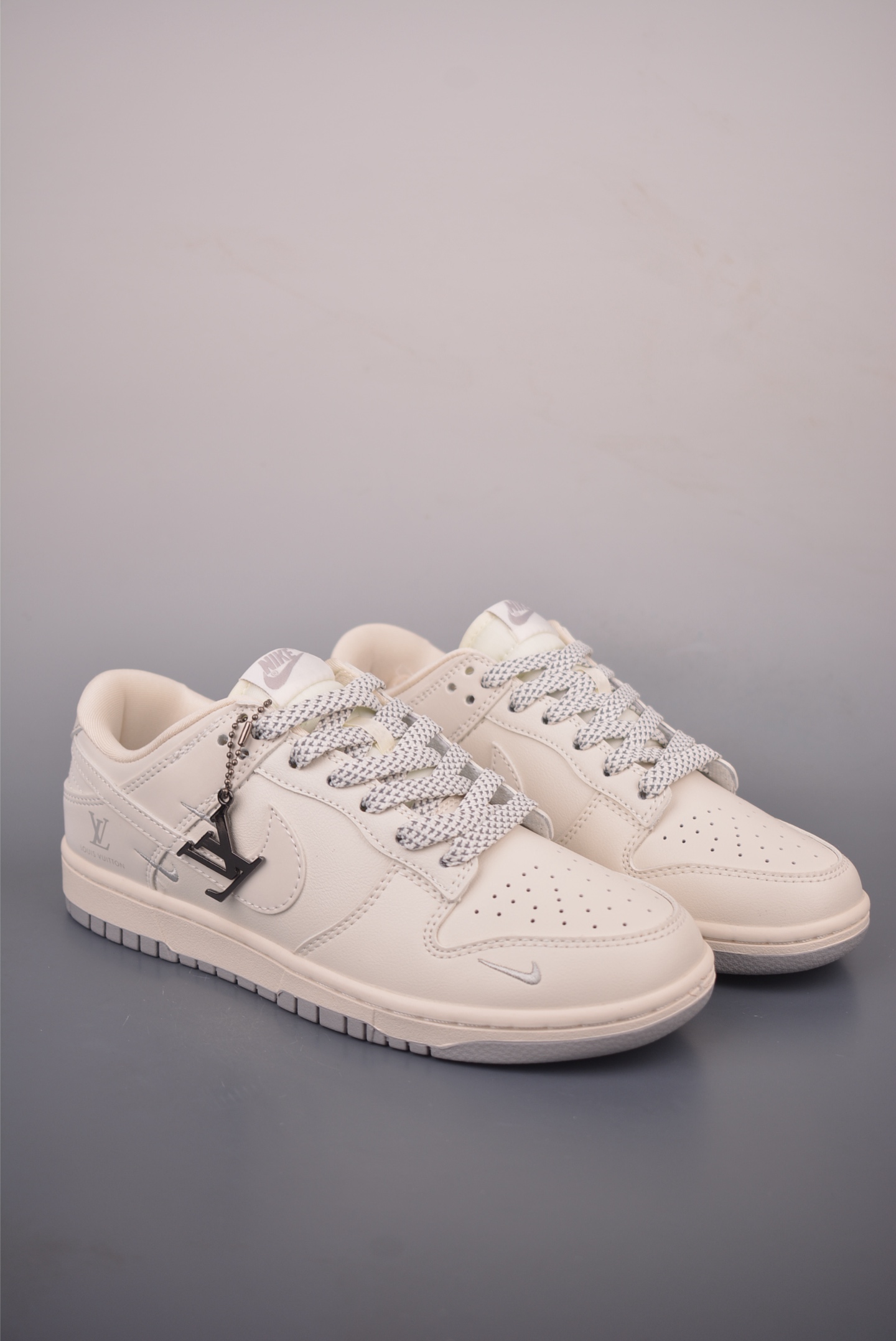 Nike SB Dunk Low LV联名 纯原大厂出品 极力推荐 原装头层材料 独家版型蒸餾加工 帶來的是更好的视觉和脚感体验 大厂纯原品质出货 清洁度 电绣工艺 皮料切割干净无任何毛边 细节完美 官方货号: XX3168 1801635