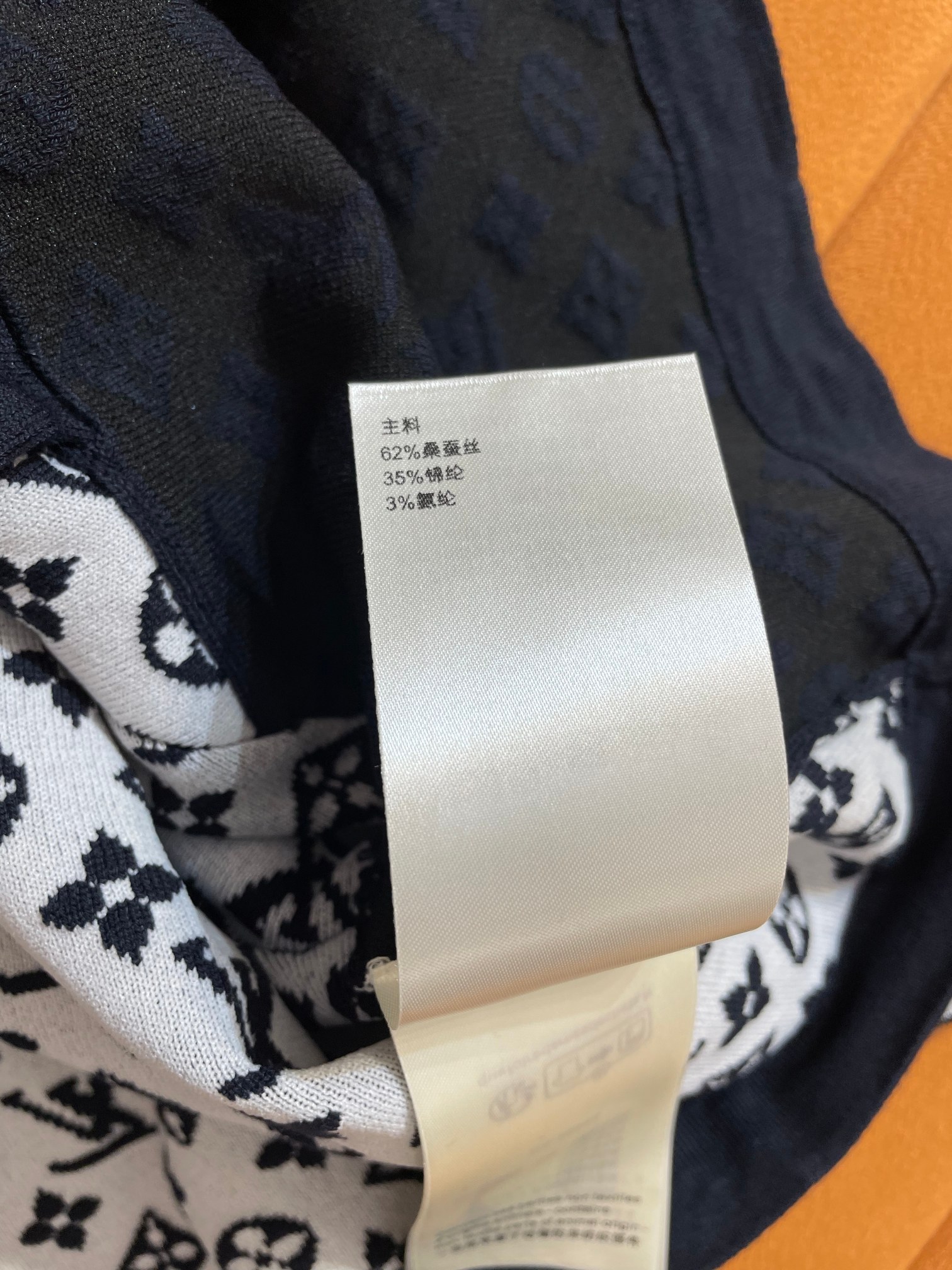 Clover Jacquard Knit Cropped Cardigan, Stylish and Comfortable Design 8 a1753340341250 8252