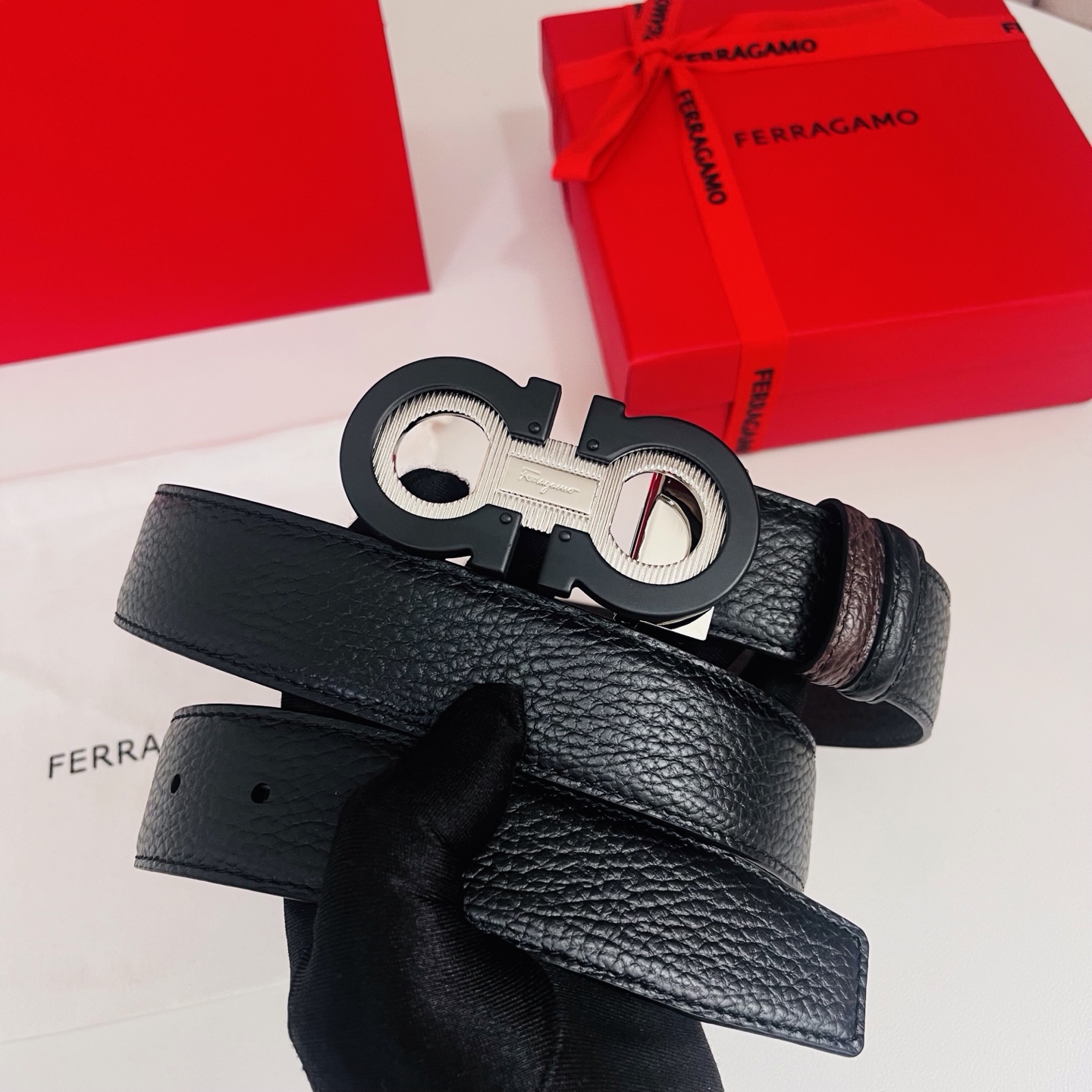 Ferragamo，菲拉格慕 ，宽度3.5cm 高级定制款男士皮带 黑咖双面进口牛皮 可双面使用 自行选