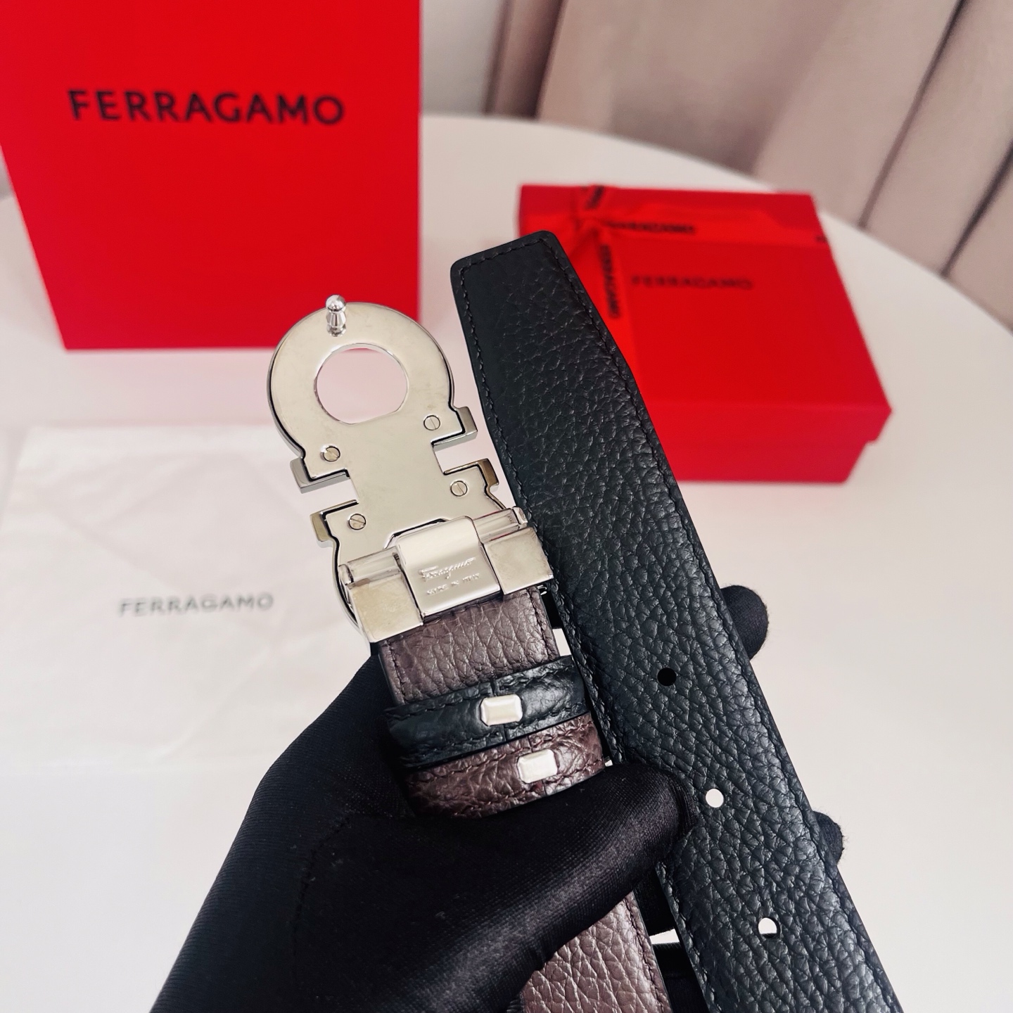 Ferragamo，菲拉格慕 ，宽度3.5cm 高级定制款男士皮带 黑咖双面进口牛皮 可双面使用 自行选