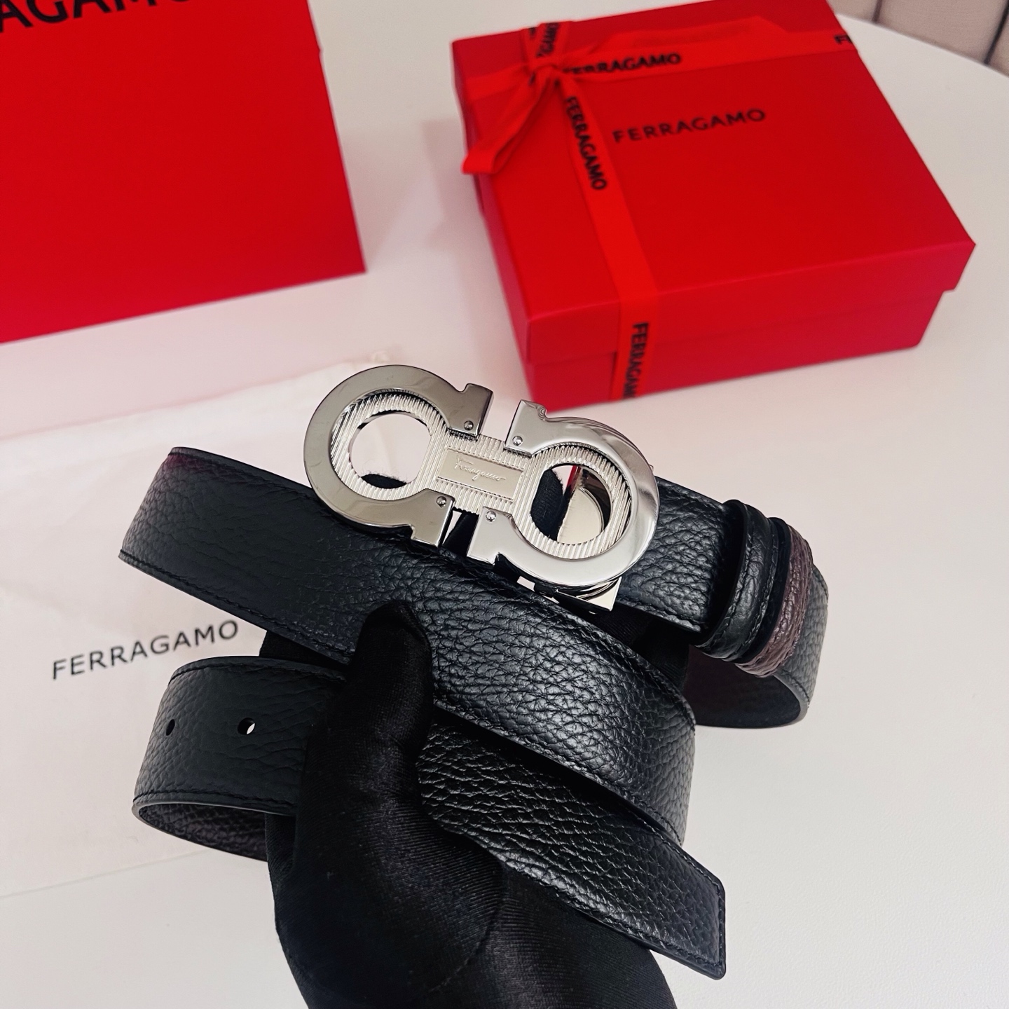 Ferragamo，菲拉格慕 ，宽度3.5cm 高级定制款男士皮带 黑咖双面进口牛皮 可双面使用 自行选