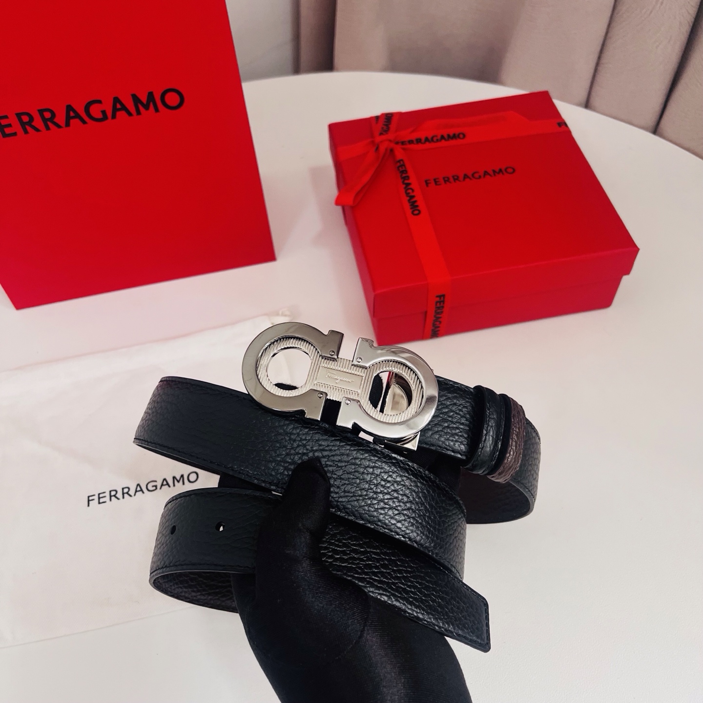 Ferragamo，菲拉格慕 ，宽度3.5cm 高级定制款男士皮带 黑咖双面进口牛皮 可双面使用 自行选