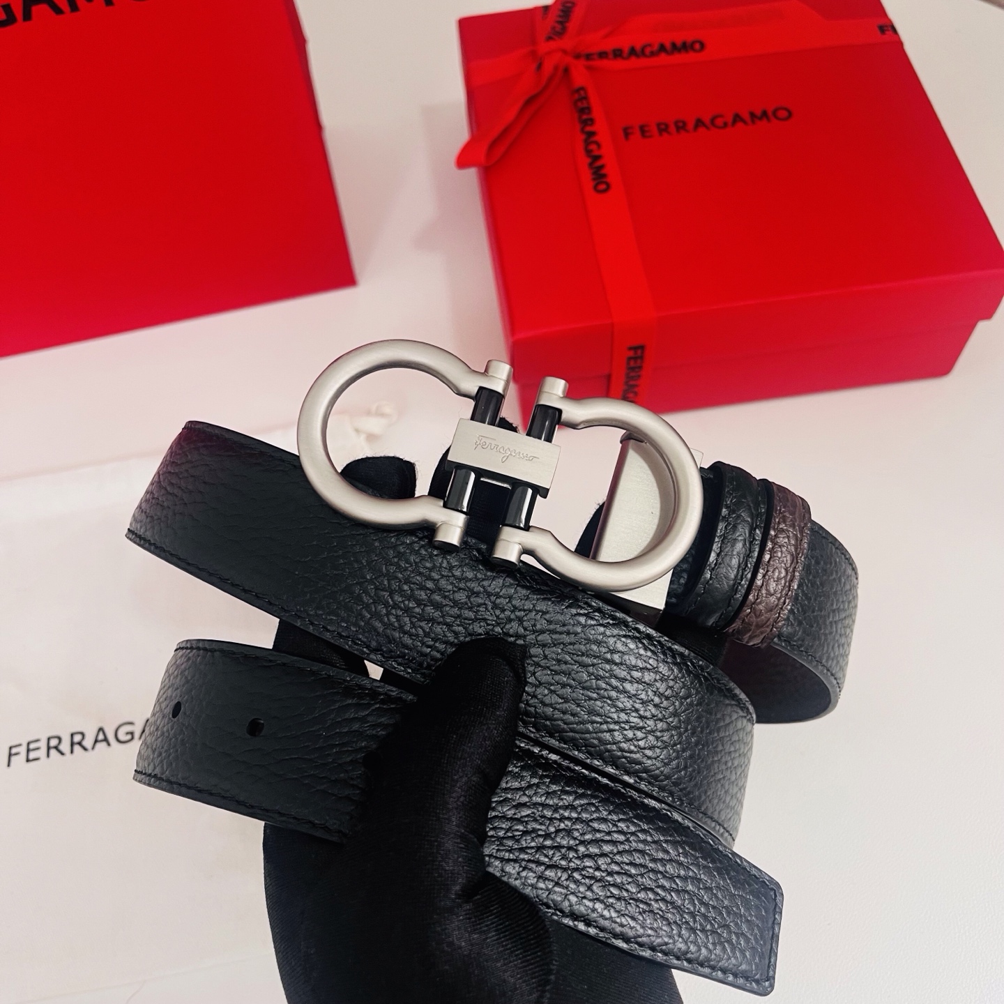 Ferragamo，菲拉格慕 ，宽度3.5cm 高级定制款男士皮带 黑咖双面进口牛皮 可双面使用 自行选