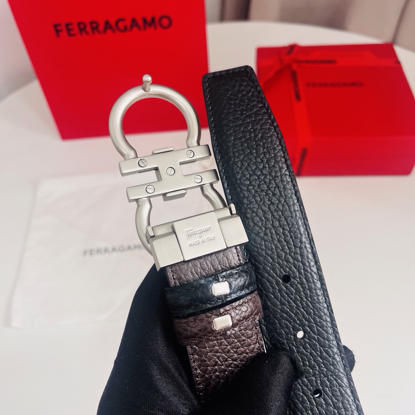 Ferragamo，菲拉格慕 ，宽度3.5cm 高级定制款男士皮带 黑咖双面进口牛皮 可双面使用 自行选