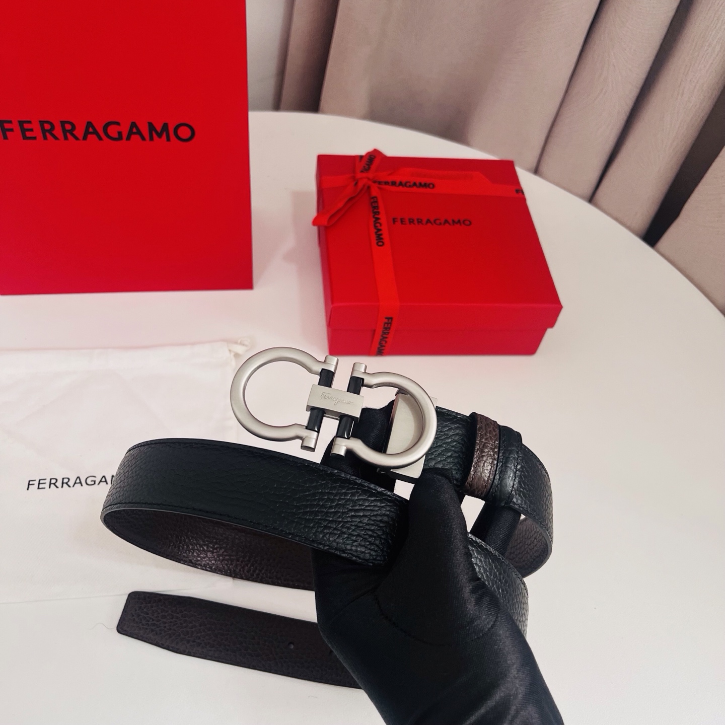 Ferragamo，菲拉格慕 ，宽度3.5cm 高级定制款男士皮带 黑咖双面进口牛皮 可双面使用 自行选