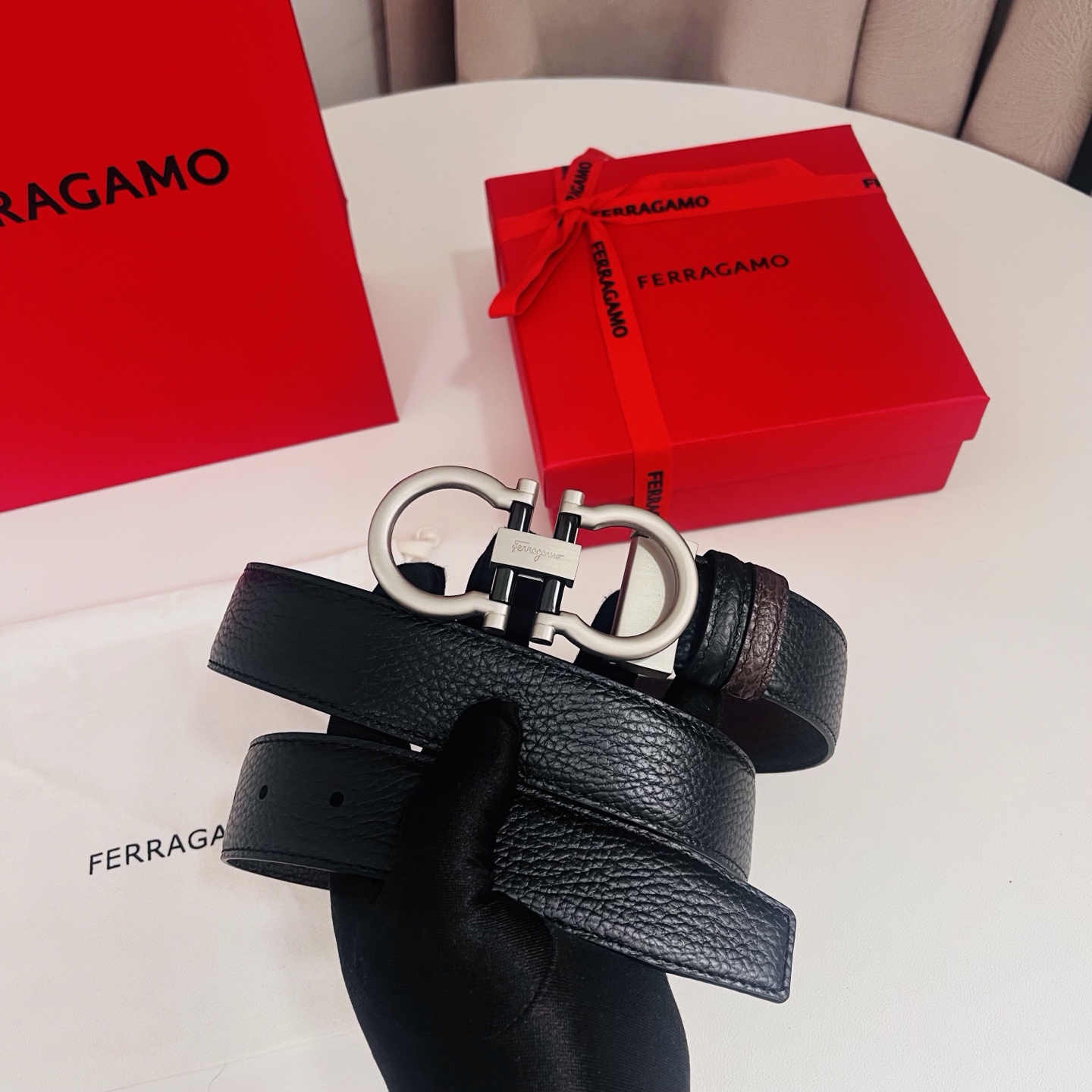 Ferragamo，菲拉格慕 ，宽度3.5cm 高级定制款男士皮带 黑咖双面进口牛皮 可双面使用 自行选