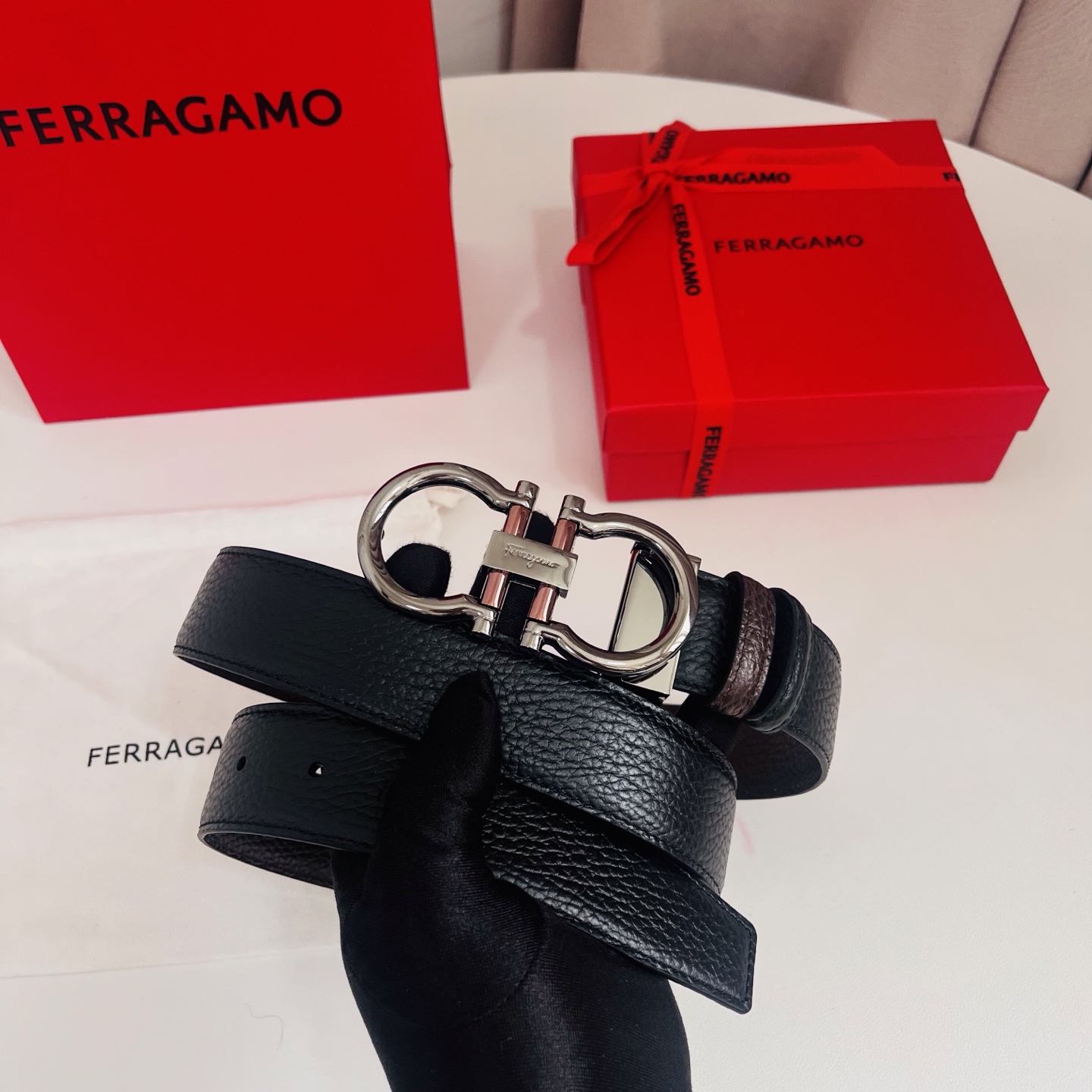Ferragamo，菲拉格慕 ，宽度3.5cm 高级定制款男士皮带 黑咖双面进口牛皮 可双面使用 自行选