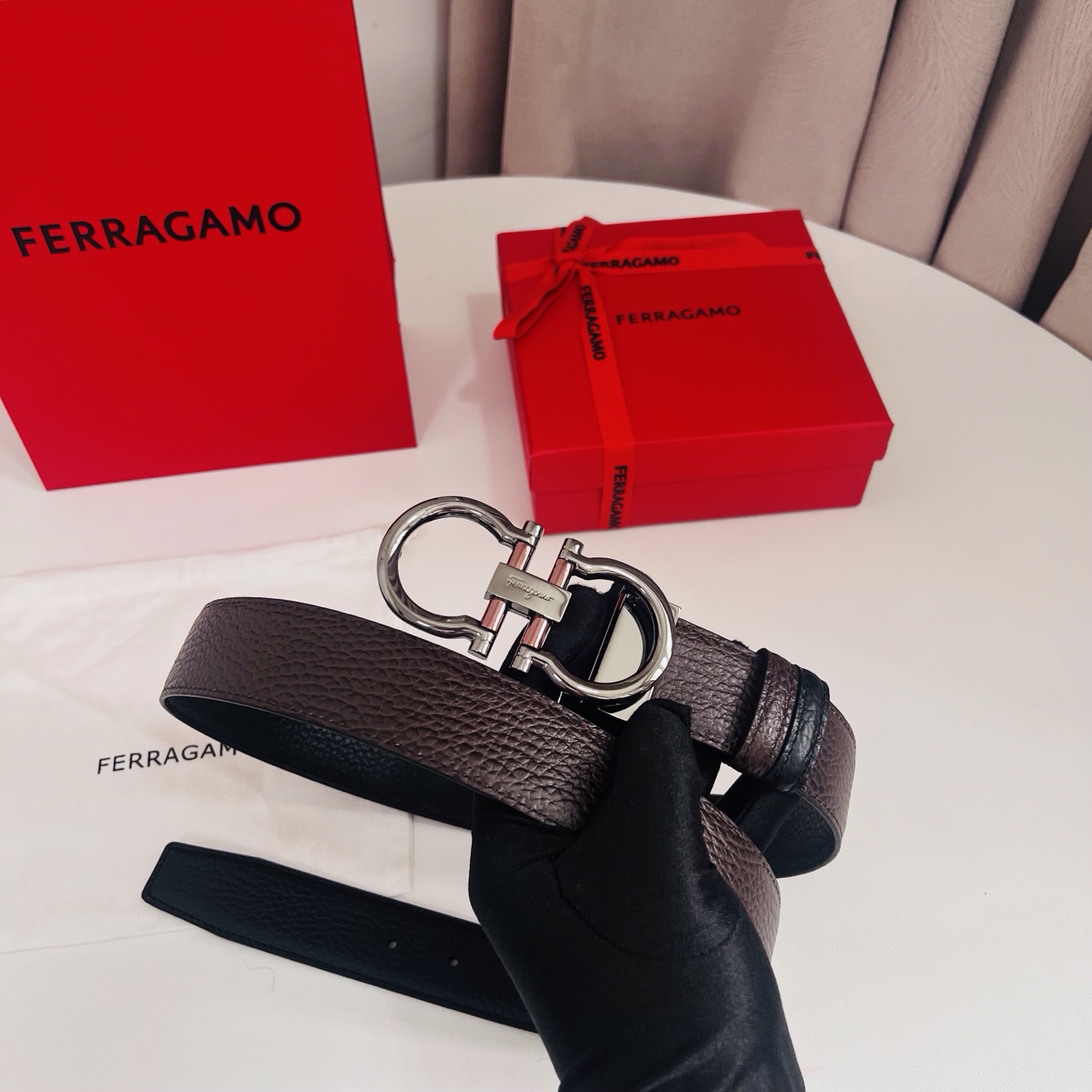 Ferragamo，菲拉格慕 ，宽度3.5cm 高级定制款男士皮带 黑咖双面进口牛皮 可双面使用 自行选