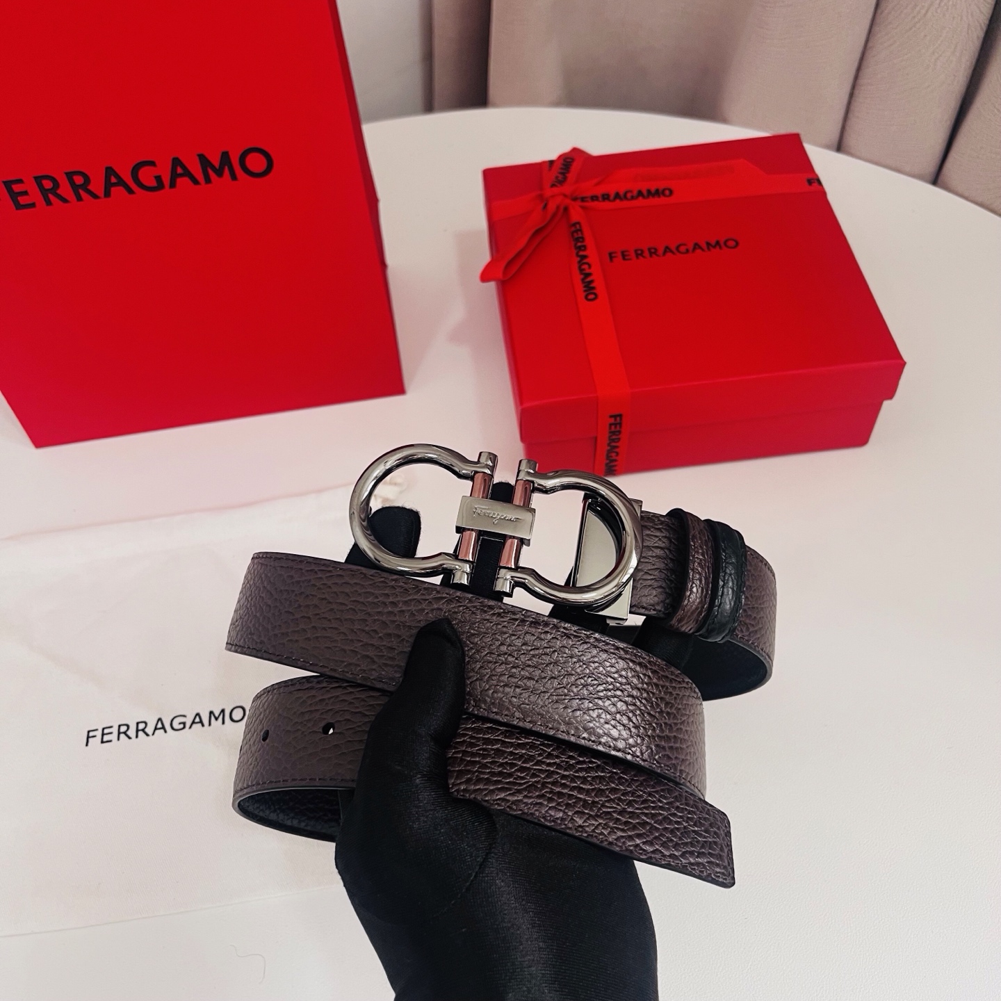 Ferragamo，菲拉格慕 ，宽度3.5cm 高级定制款男士皮带 黑咖双面进口牛皮 可双面使用 自行选