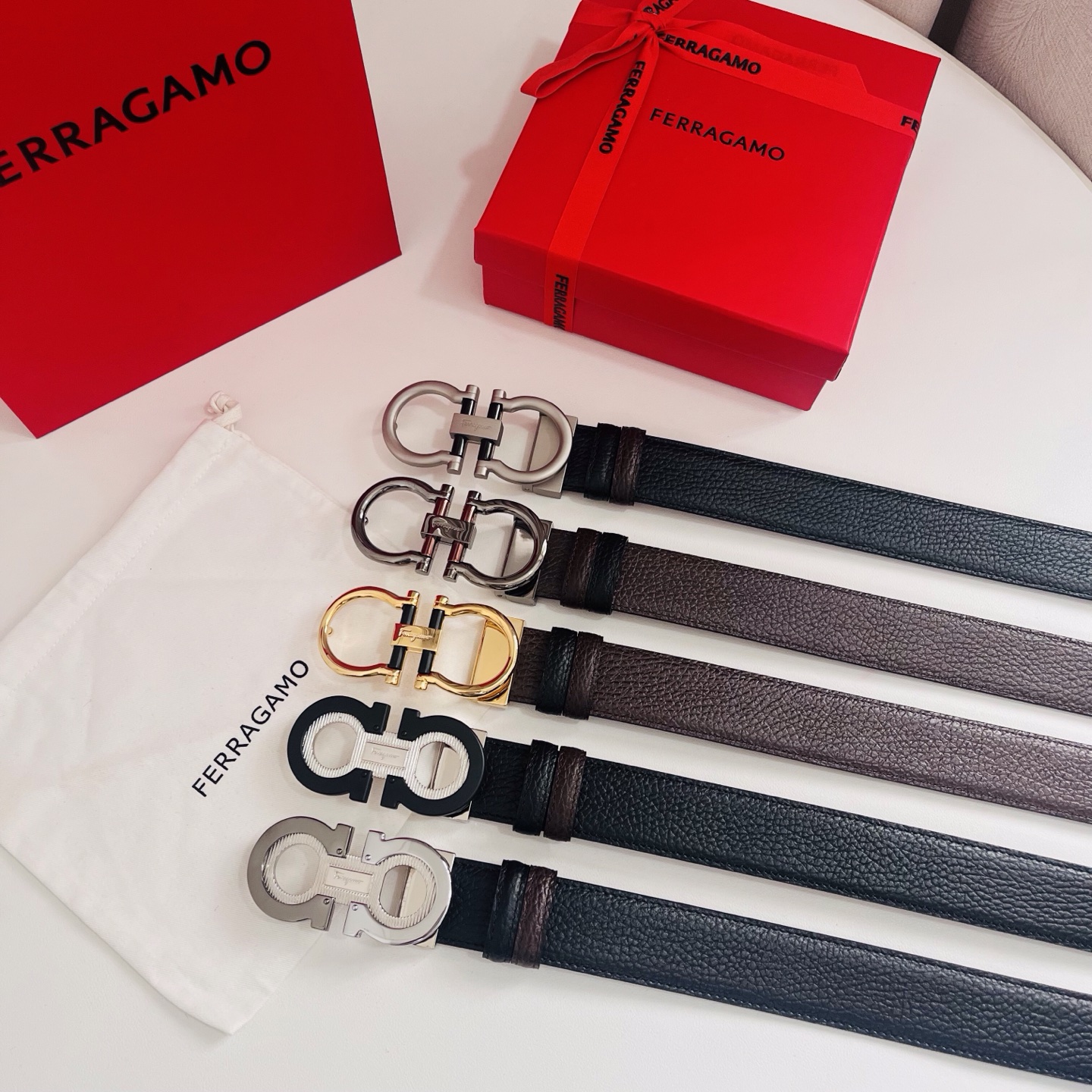 NO:861193,Original order Ferragamo, Ferragamo, width 3.5cm, high-end customized men's belt, black coffee double-sided imported cowhide, can be used on both sides, you can choose to match it, real materials, very textured, fashionable and classic without losing style, with high-quality tail clip buckle, the length can be cut by yourself, belt, ferragamo, ferragamo, cowhide19860909原单 Ferragamo,菲拉格慕 ,宽度3.5cm 高级定制款男士皮带 黑咖双面进口牛皮 可双面使用 自行选择搭配 真材实料 很有质感 时尚经典不失风范 搭配精品尾夹扣 长短可自行裁剪,皮带,ferragamo,ferragamo,cowhide,Belt