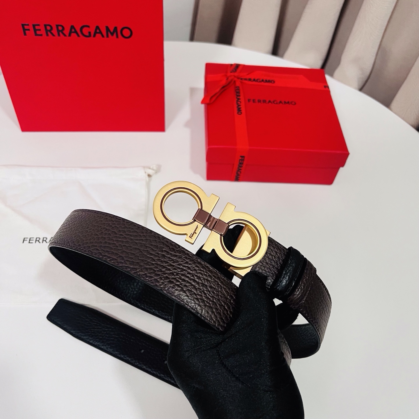 Ferragamo，菲拉格慕 ，宽度3.5cm 高级定制款男士皮带 黑咖双面进口牛皮 可双面使用 自行选