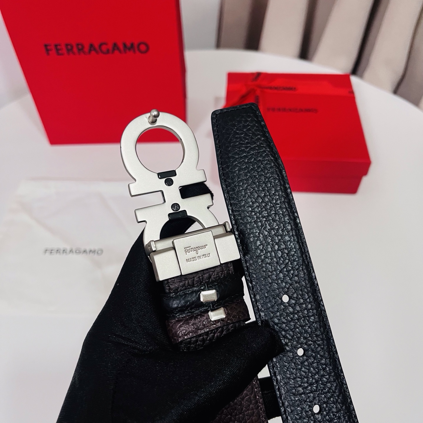 Ferragamo，菲拉格慕 ，宽度3.5cm 高级定制款男士皮带 黑咖双面进口牛皮 可双面使用 自行选
