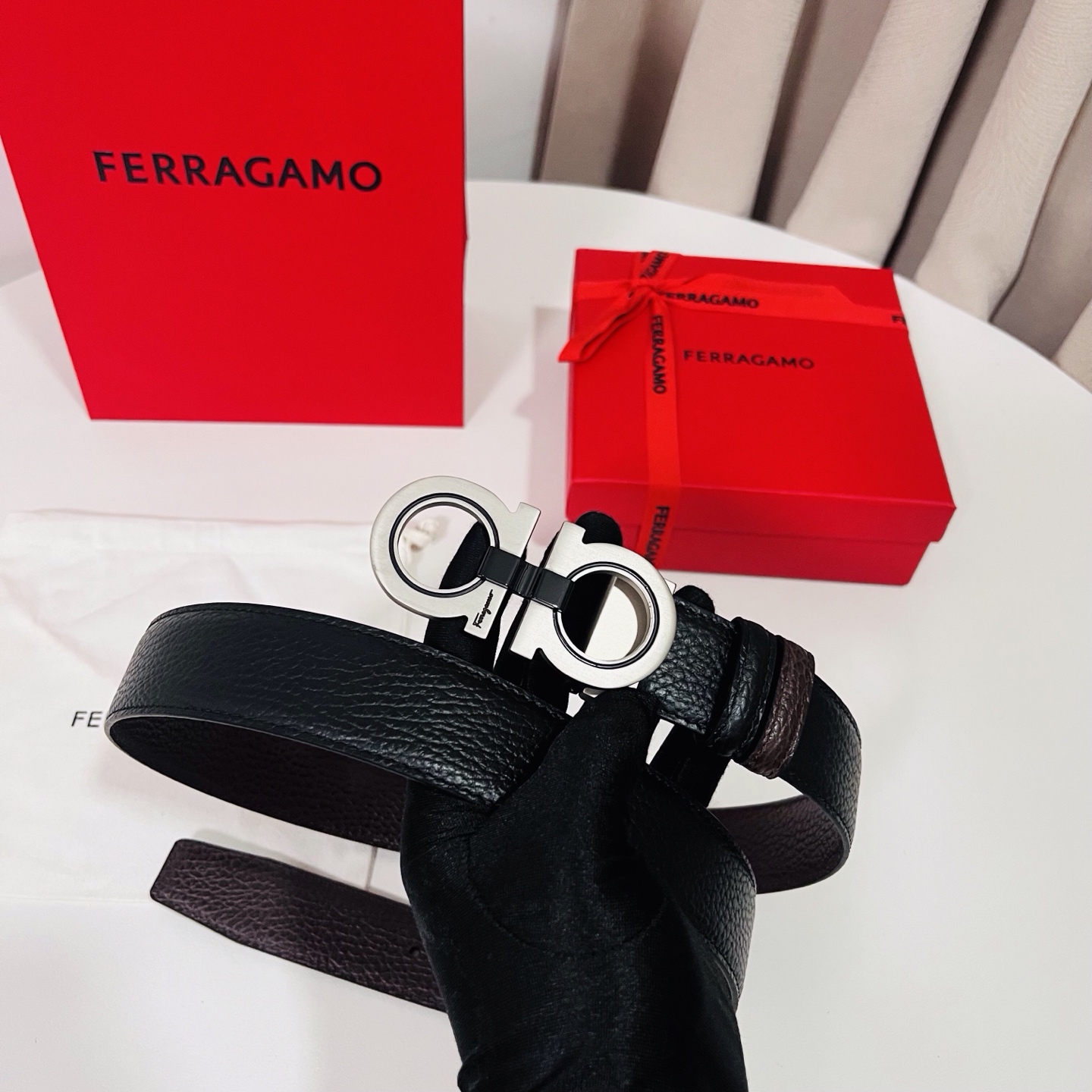 Ferragamo，菲拉格慕 ，宽度3.5cm 高级定制款男士皮带 黑咖双面进口牛皮 可双面使用 自行选