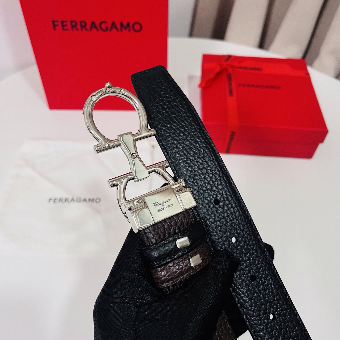 Ferragamo，菲拉格慕 ，宽度3.5cm 高级定制款男士皮带 黑咖双面进口牛皮 可双面使用 自行选