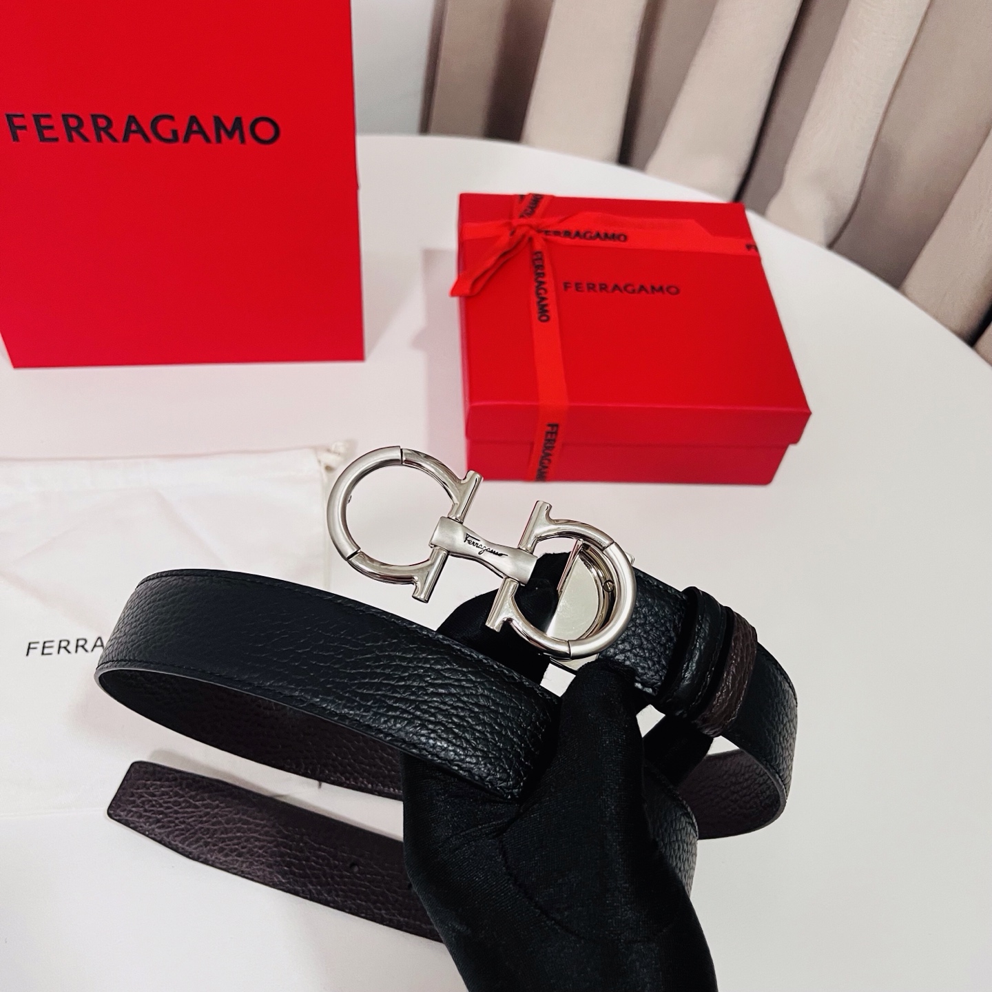 Ferragamo，菲拉格慕 ，宽度3.5cm 高级定制款男士皮带 黑咖双面进口牛皮 可双面使用 自行选