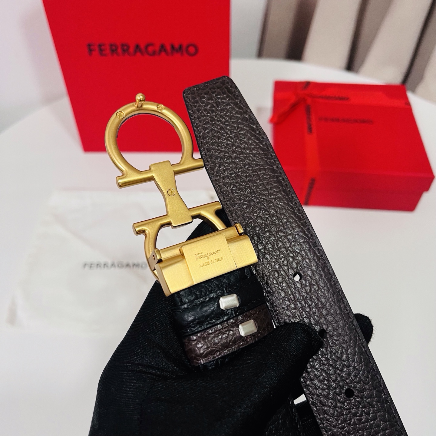Ferragamo，菲拉格慕 ，宽度3.5cm 高级定制款男士皮带 黑咖双面进口牛皮 可双面使用 自行选