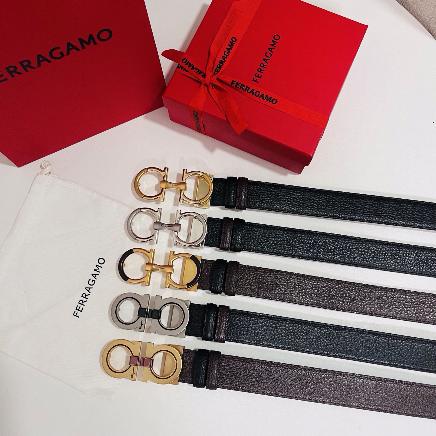 NO:861159,Original order Ferragamo, Ferragamo, width 3.5cm, high-end customized men's belt, black coffee double-sided imported cowhide, can be used on both sides, you can choose to match it, real materials, very textured, fashionable and classic without losing style, with high-quality tail clip buckle, the length can be cut by yourself, belt, ferragamo, ferragamo, cowhide19860909原单 Ferragamo,菲拉格慕 ,宽度3.5cm 高级定制款男士皮带 黑咖双面进口牛皮 可双面使用 自行选择搭配 真材实料 很有质感 时尚经典不失风范 搭配精品尾夹扣 长短可自行裁剪,皮带,ferragamo,ferragamo,cowhide,Belt