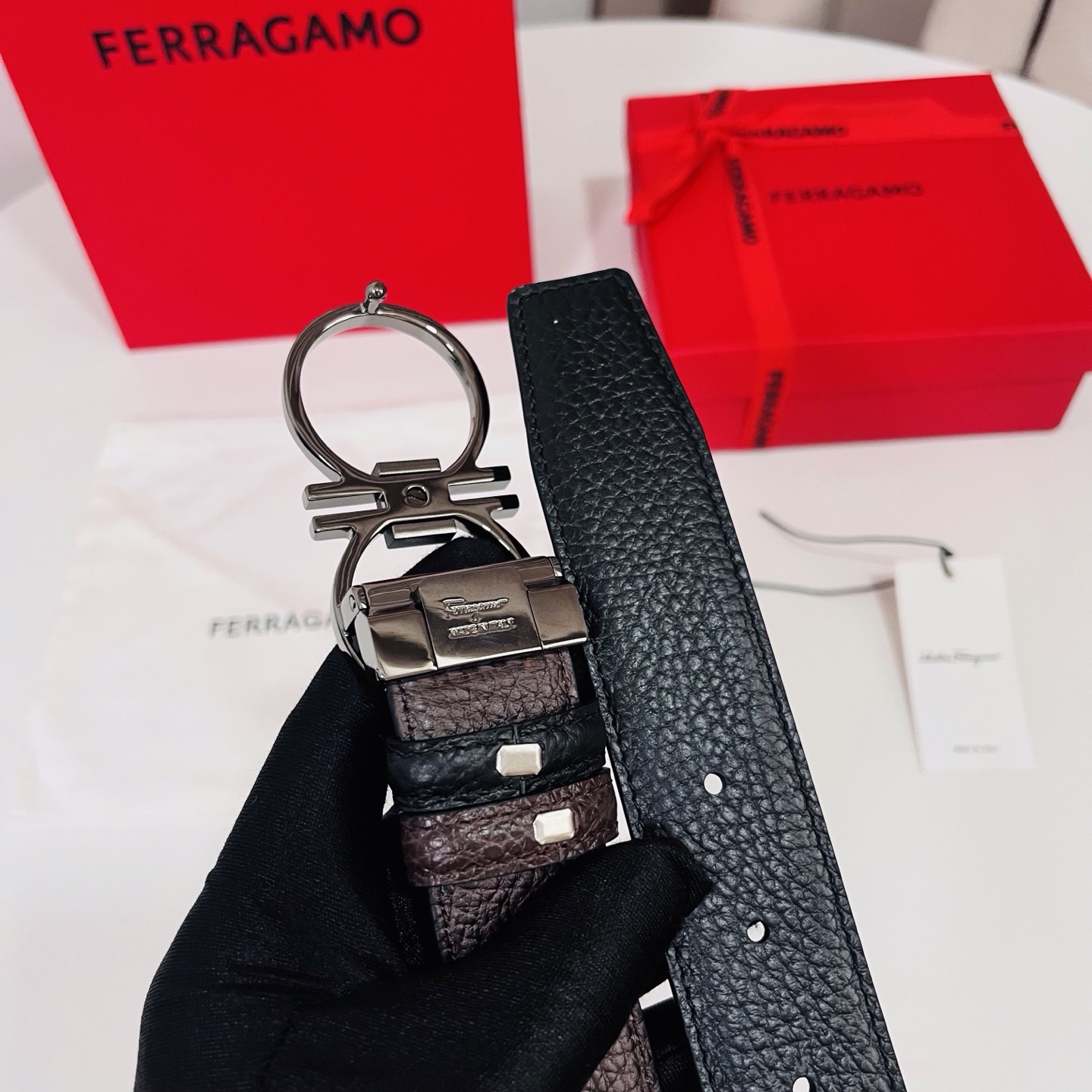 Ferragamo，菲拉格慕 ，宽度3.5cm 高级定制款男士皮带 黑咖双面进口牛皮 可双面使用 自行选