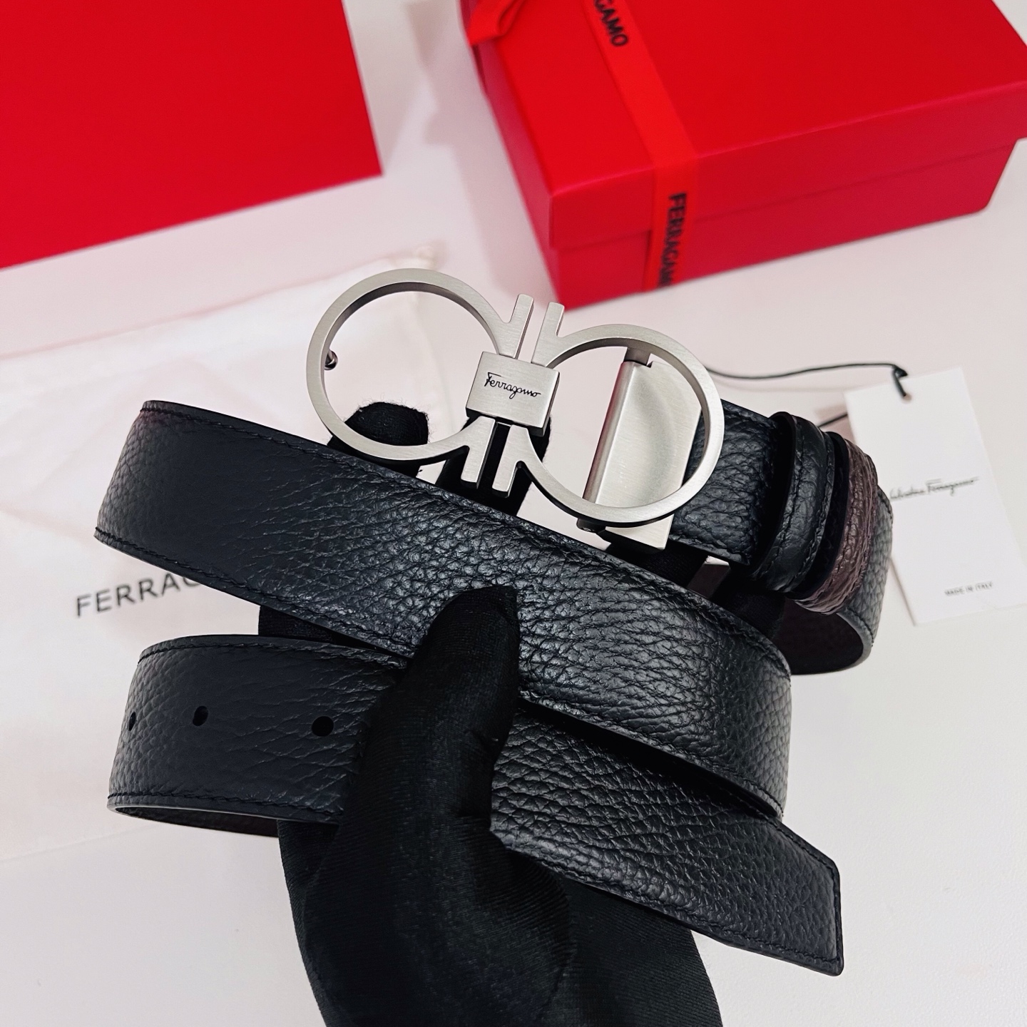 Ferragamo，菲拉格慕 ，宽度3.5cm 高级定制款男士皮带 黑咖双面进口牛皮 可双面使用 自行选