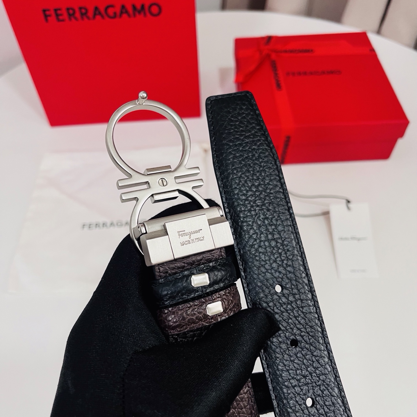 Ferragamo，菲拉格慕 ，宽度3.5cm 高级定制款男士皮带 黑咖双面进口牛皮 可双面使用 自行选