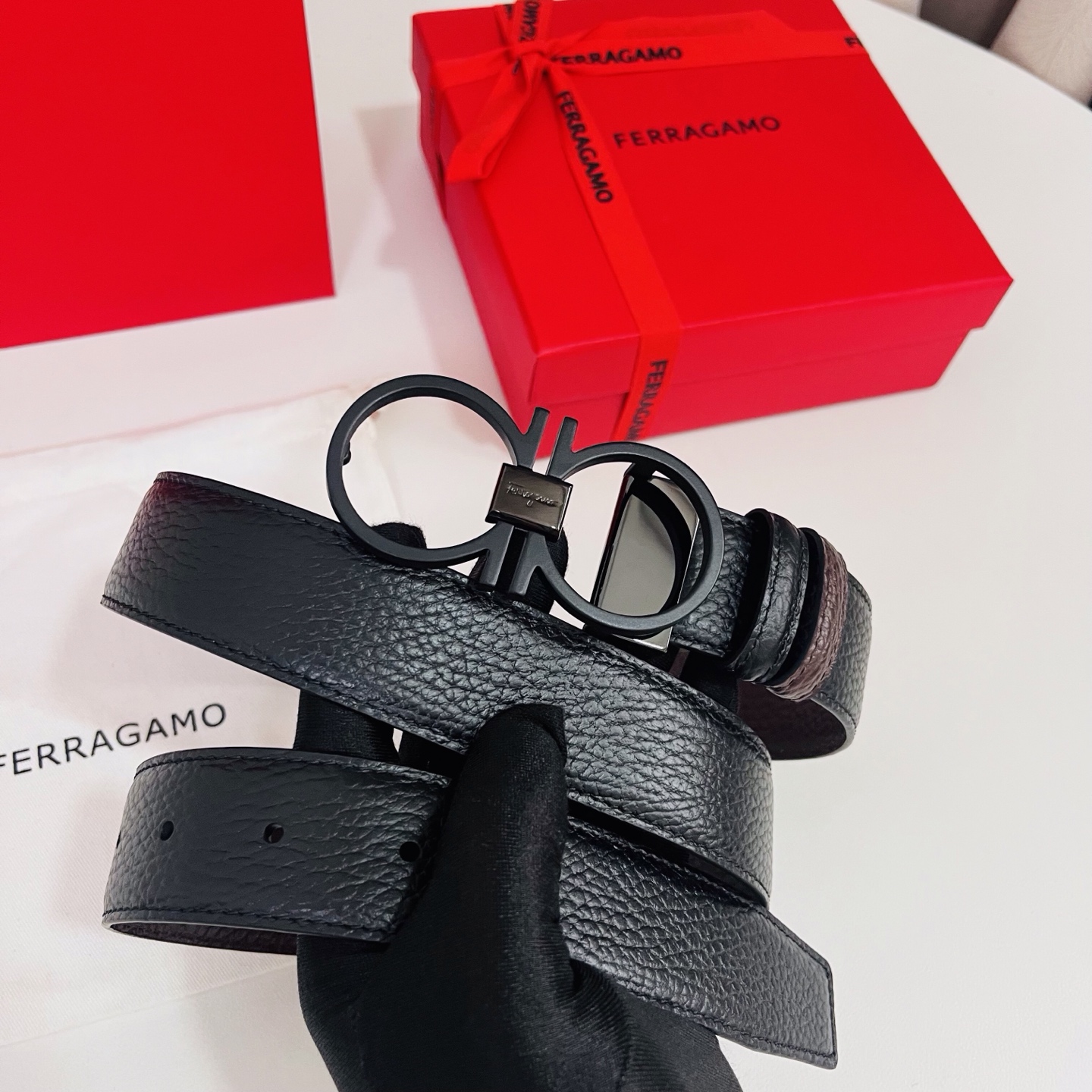 Ferragamo，菲拉格慕 ，宽度3.5cm 高级定制款男士皮带 黑咖双面进口牛皮 可双面使用 自行选