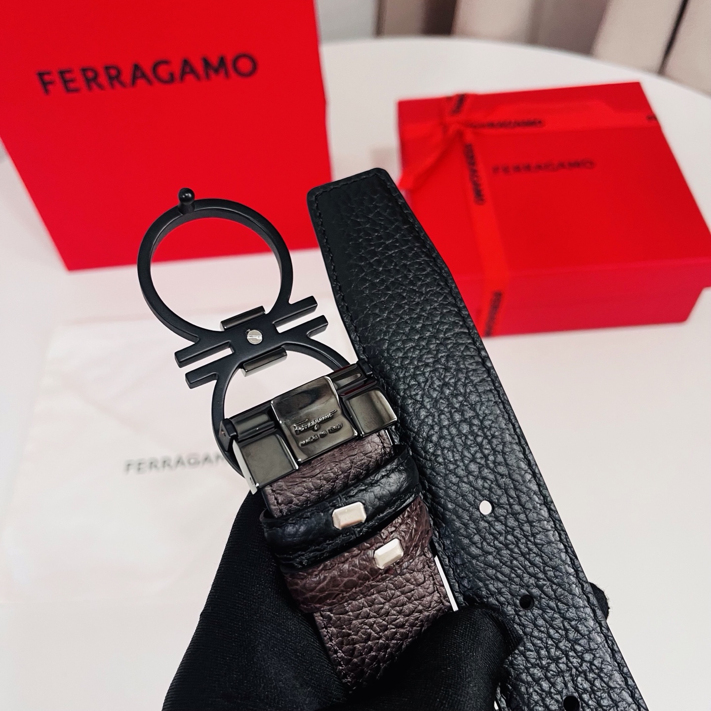 Ferragamo，菲拉格慕 ，宽度3.5cm 高级定制款男士皮带 黑咖双面进口牛皮 可双面使用 自行选
