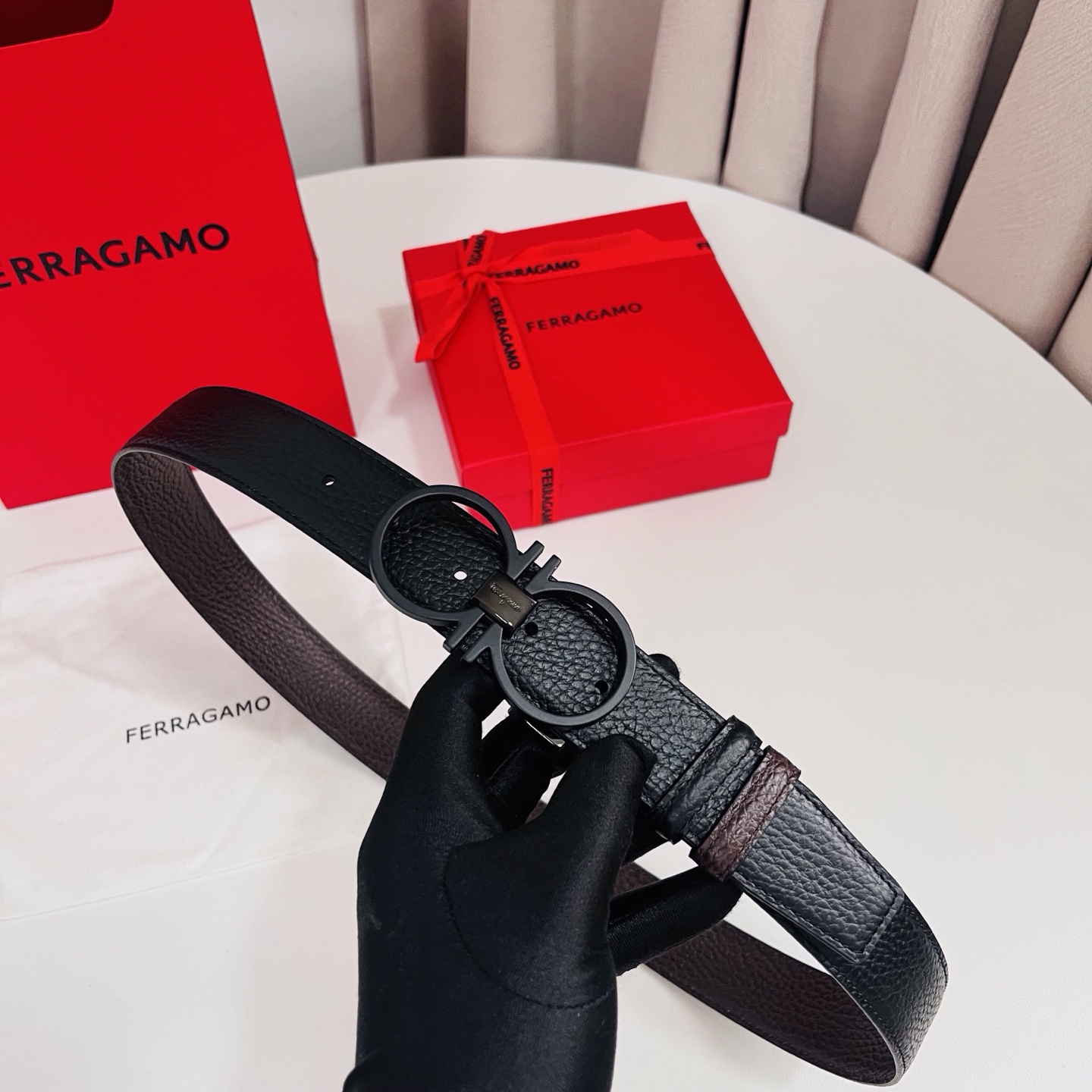 Ferragamo，菲拉格慕 ，宽度3.5cm 高级定制款男士皮带 黑咖双面进口牛皮 可双面使用 自行选