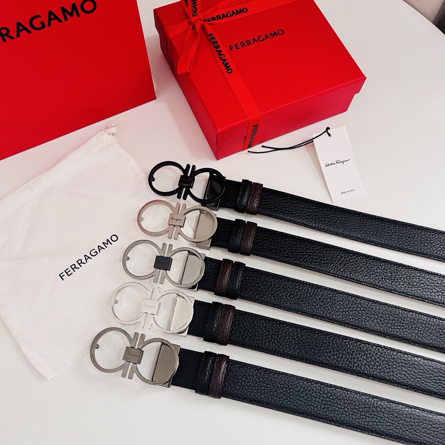 NO:861011,Original order Ferragamo, Ferragamo, width 3.5cm, high-end customized men's belt, black coffee double-sided imported cowhide, can be used on both sides, you can choose to match it, real materials, very textured, fashionable and classic without losing style, with high-quality tail clip buckle, the length can be cut by yourself, belt, ferragamo, ferragamo, cowhide19860909原单 Ferragamo,菲拉格慕 ,宽度3.5cm 高级定制款男士皮带 黑咖双面进口牛皮 可双面使用 自行选择搭配 真材实料 很有质感 时尚经典不失风范 搭配精品尾夹扣 长短可自行裁剪,皮带,ferragamo,ferragamo,cowhide,Belt