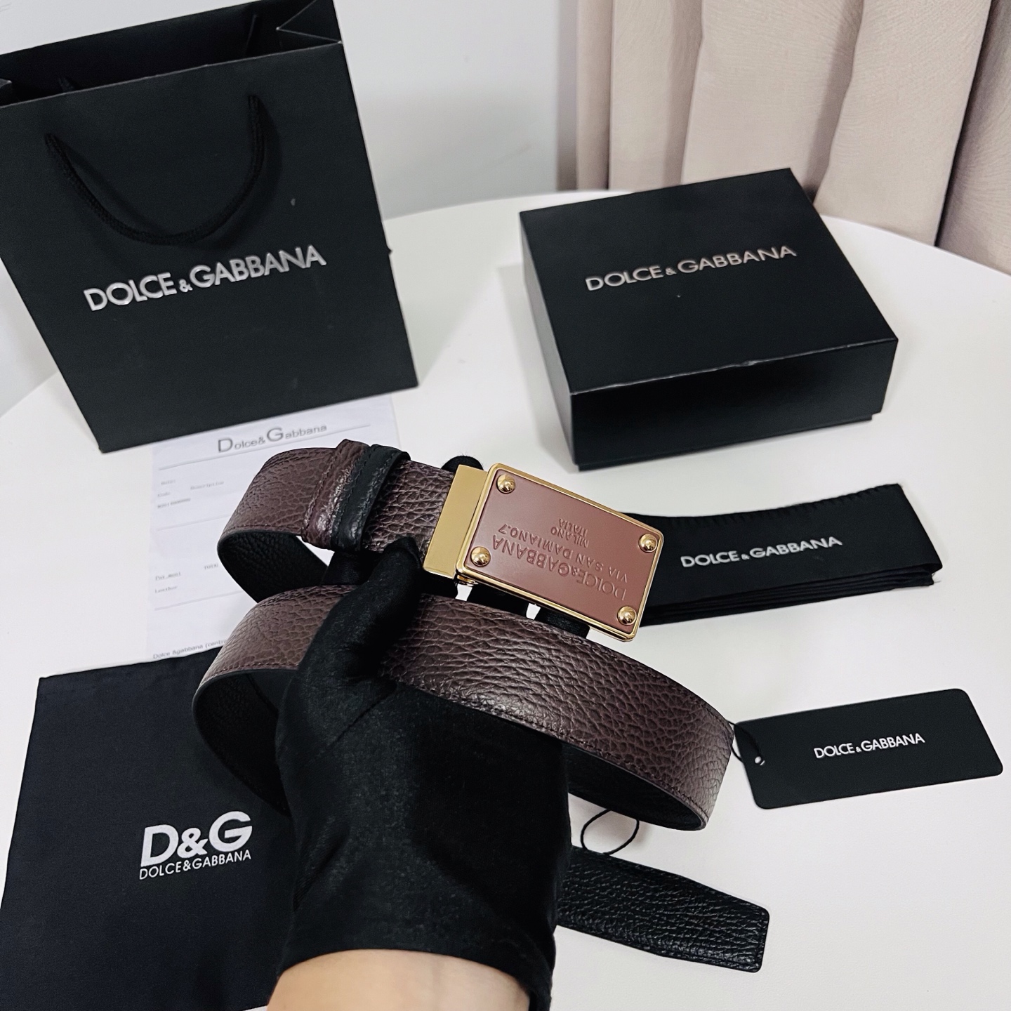 DG 杜嘉班纳，男士双面简约皮带字母logo搭扣. 双面牛皮 3.5cm