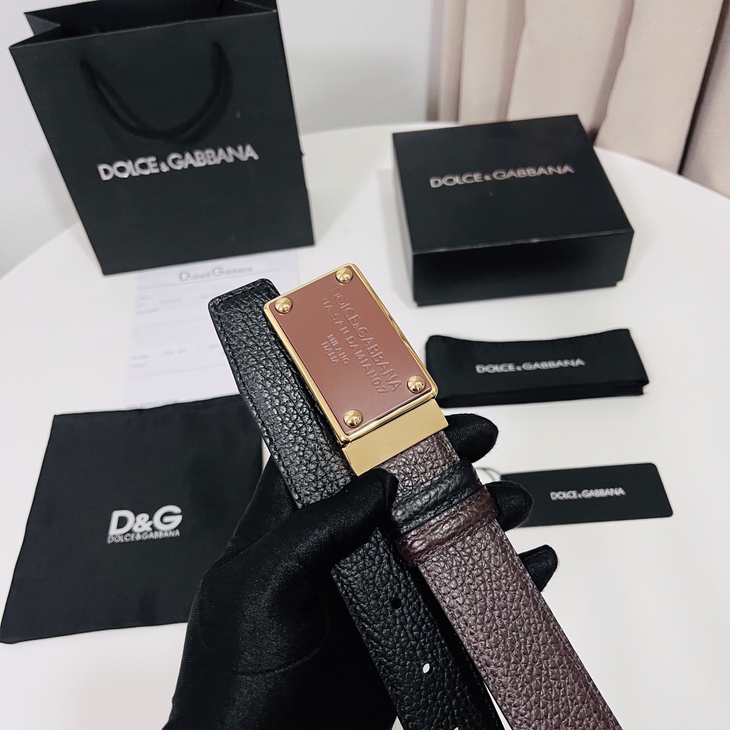 DG 杜嘉班纳，男士双面简约皮带字母logo搭扣. 双面牛皮 3.5cm