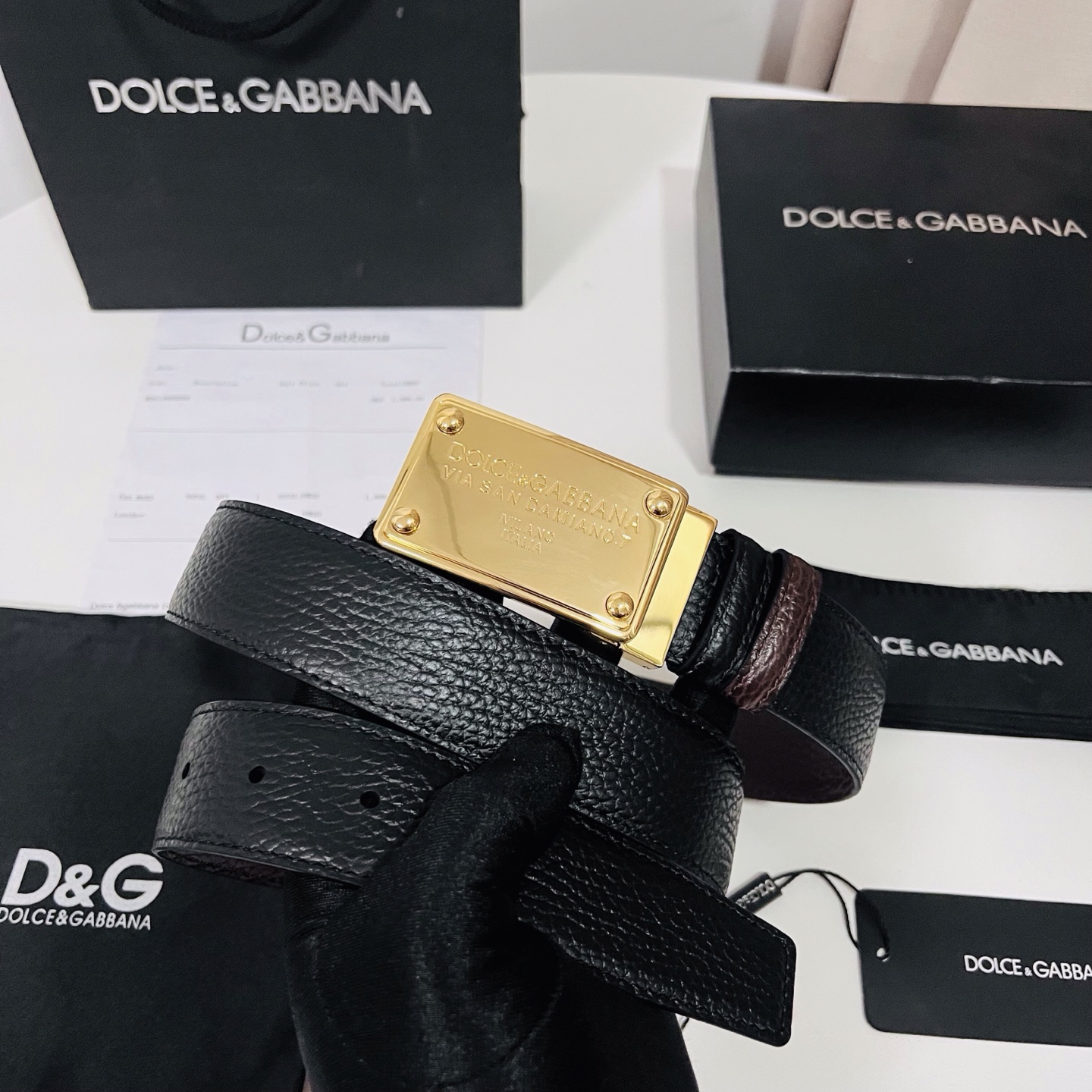 DG 杜嘉班纳，男士双面简约皮带字母logo搭扣. 双面牛皮 3.5cm