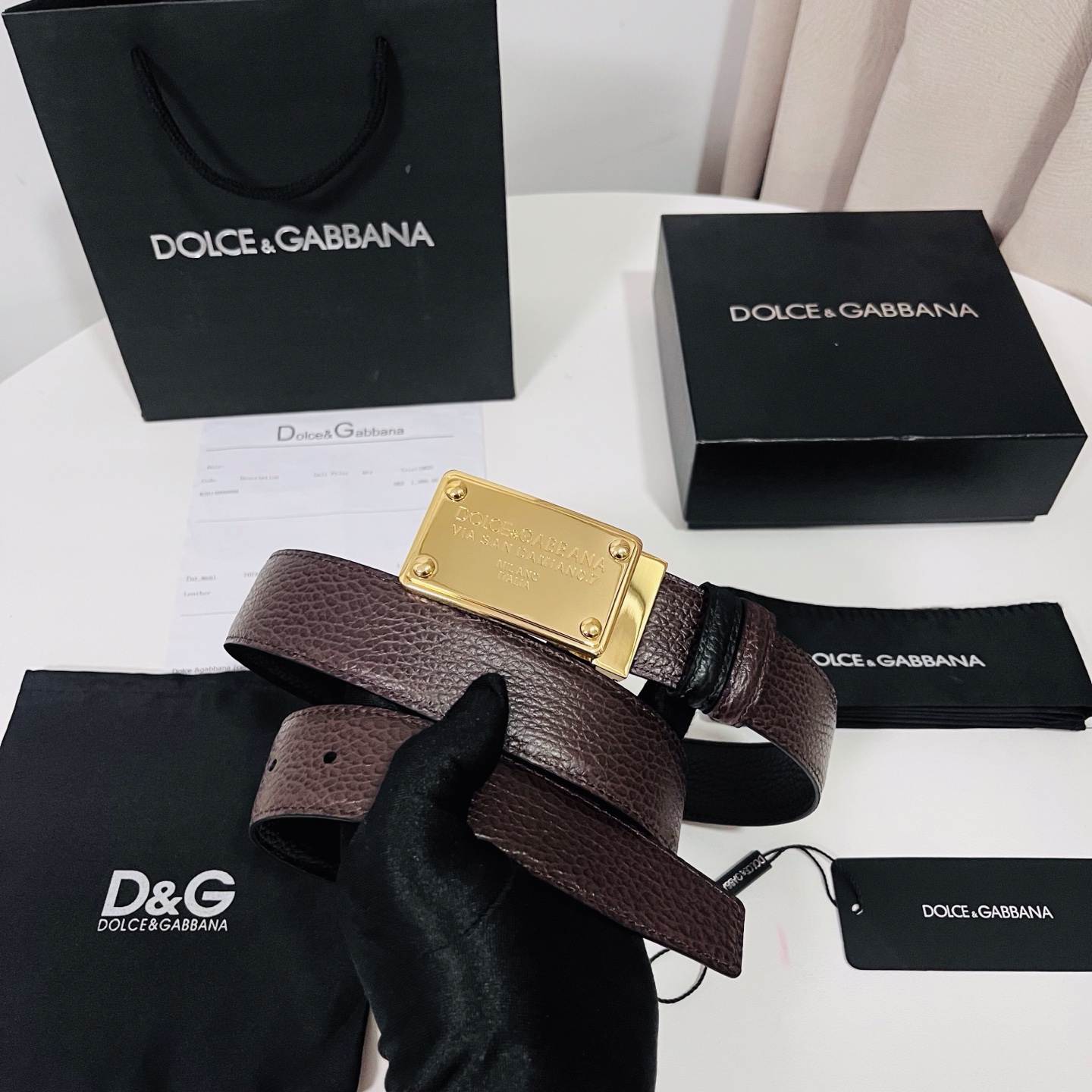 DG 杜嘉班纳，男士双面简约皮带字母logo搭扣. 双面牛皮 3.5cm