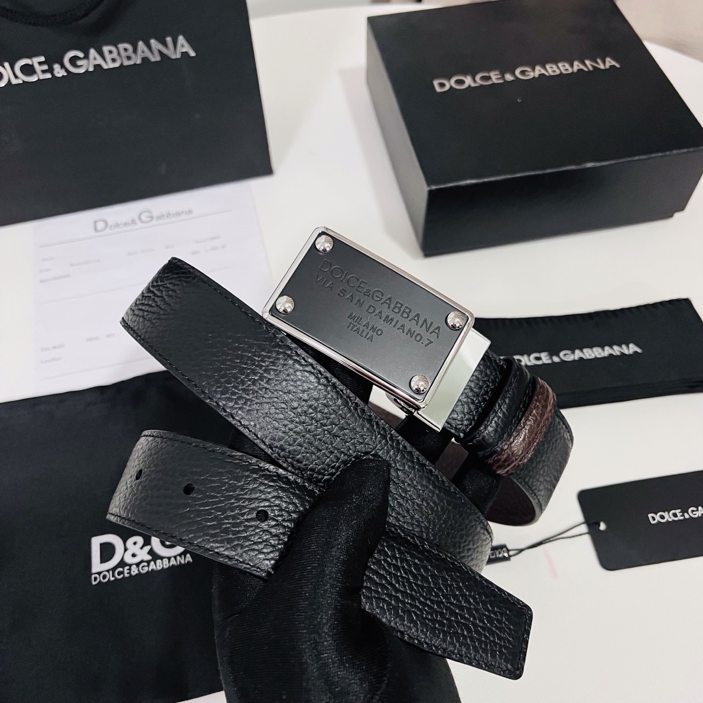 DG 杜嘉班纳，男士双面简约皮带字母logo搭扣. 双面牛皮 3.5cm