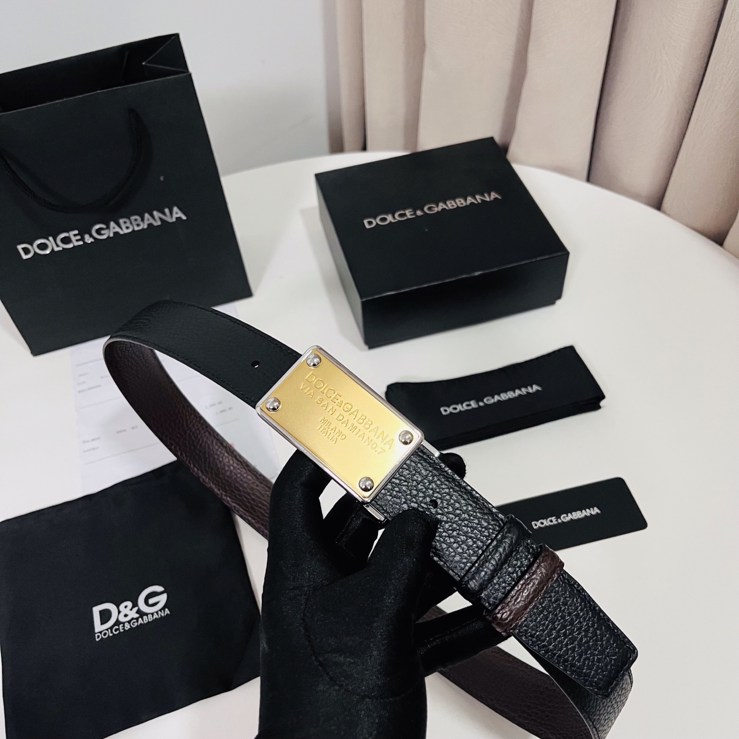 DG 杜嘉班纳，男士双面简约皮带字母logo搭扣. 双面牛皮 3.5cm