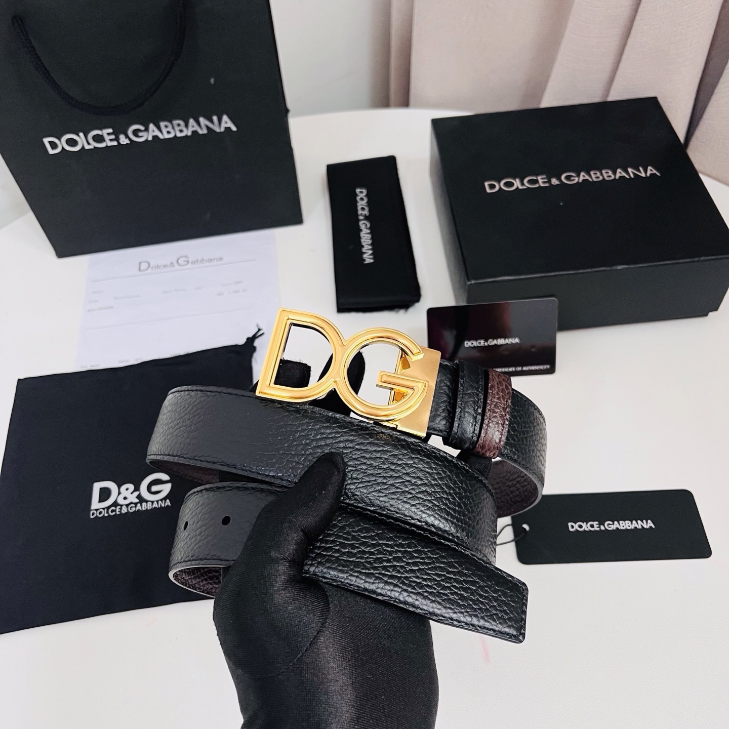 DG 杜嘉班纳，男士双面简约皮带字母logo搭扣. 双面牛皮 3.5cm