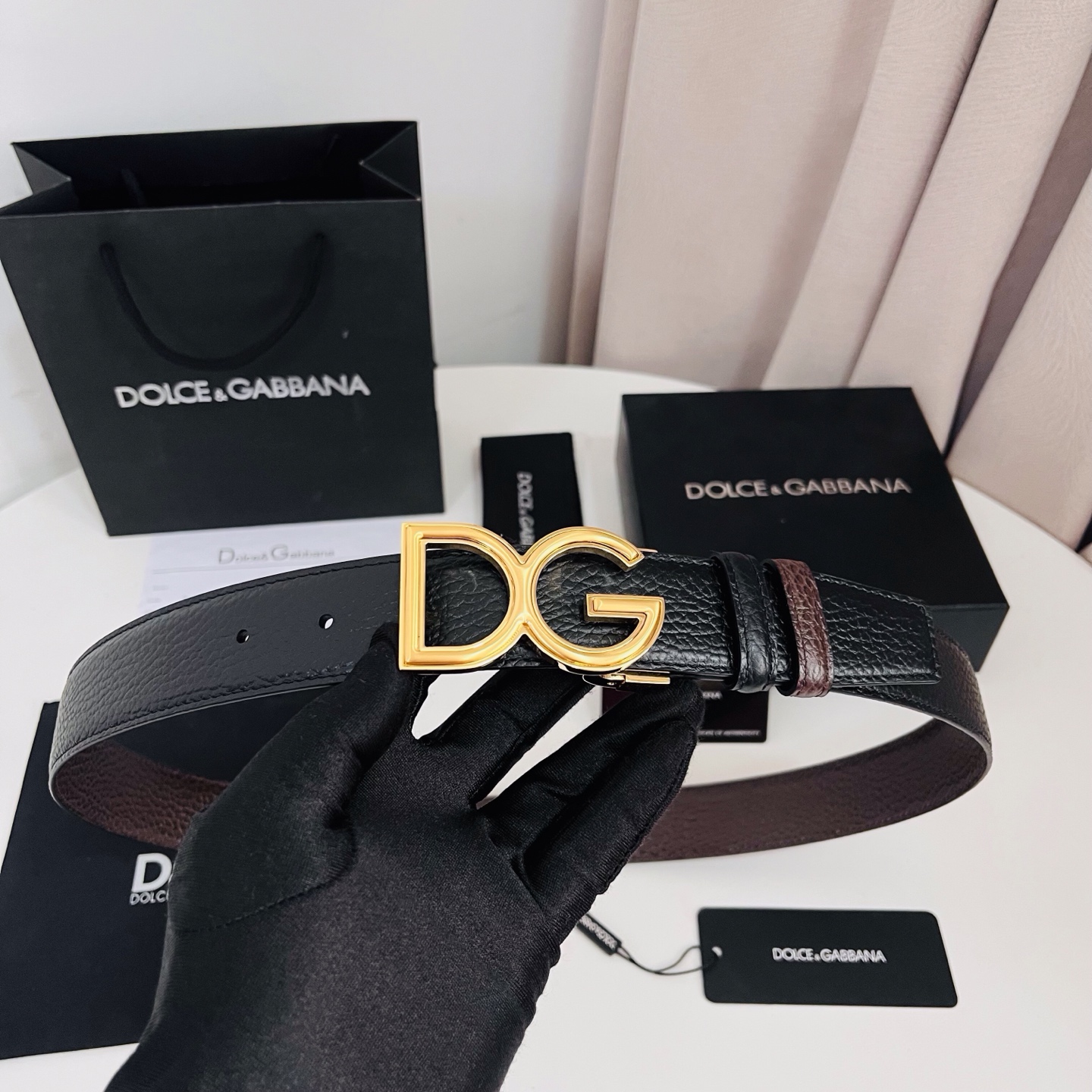 DG 杜嘉班纳，男士双面简约皮带字母logo搭扣. 双面牛皮 3.5cm