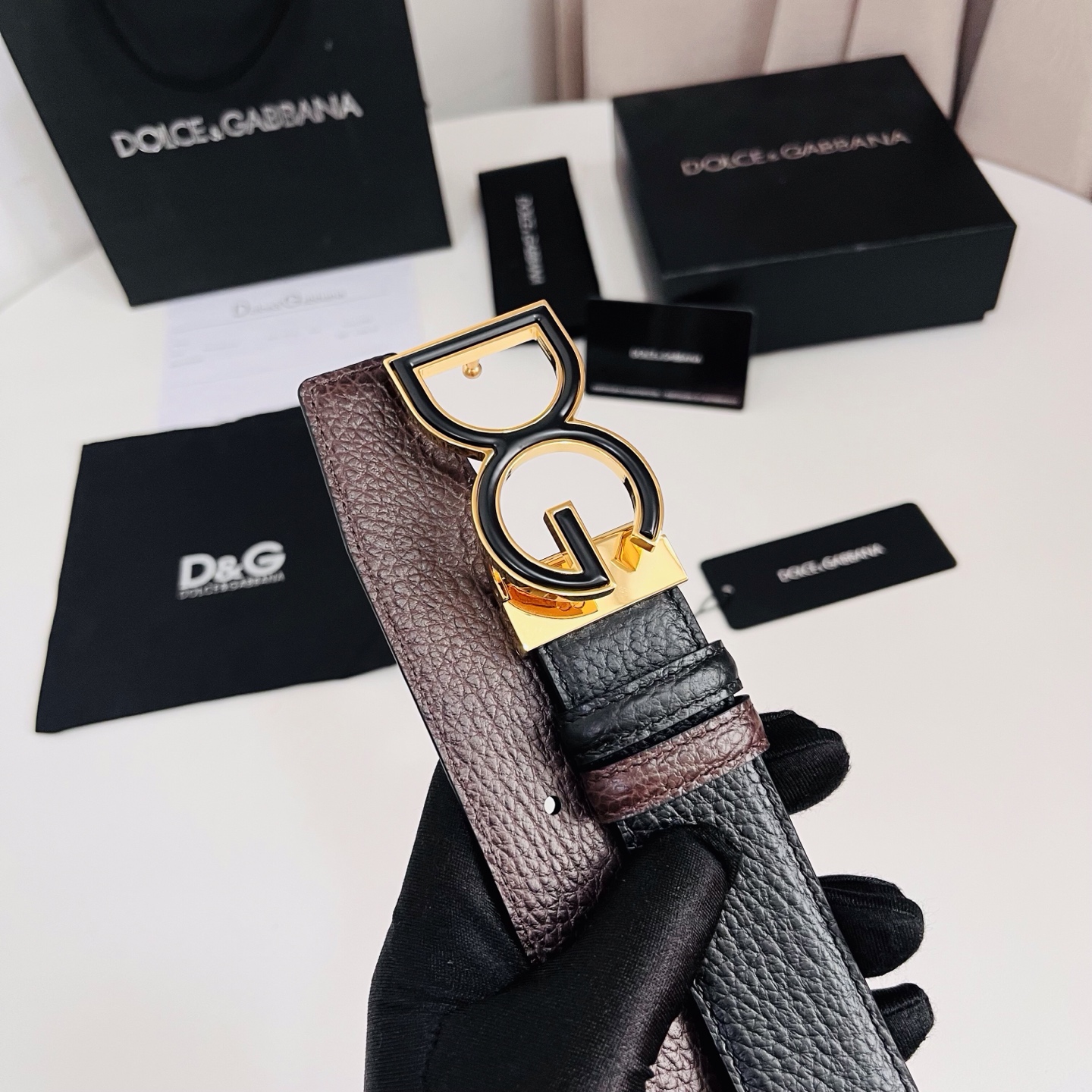 DG 杜嘉班纳，男士双面简约皮带字母logo搭扣. 双面牛皮 3.5cm