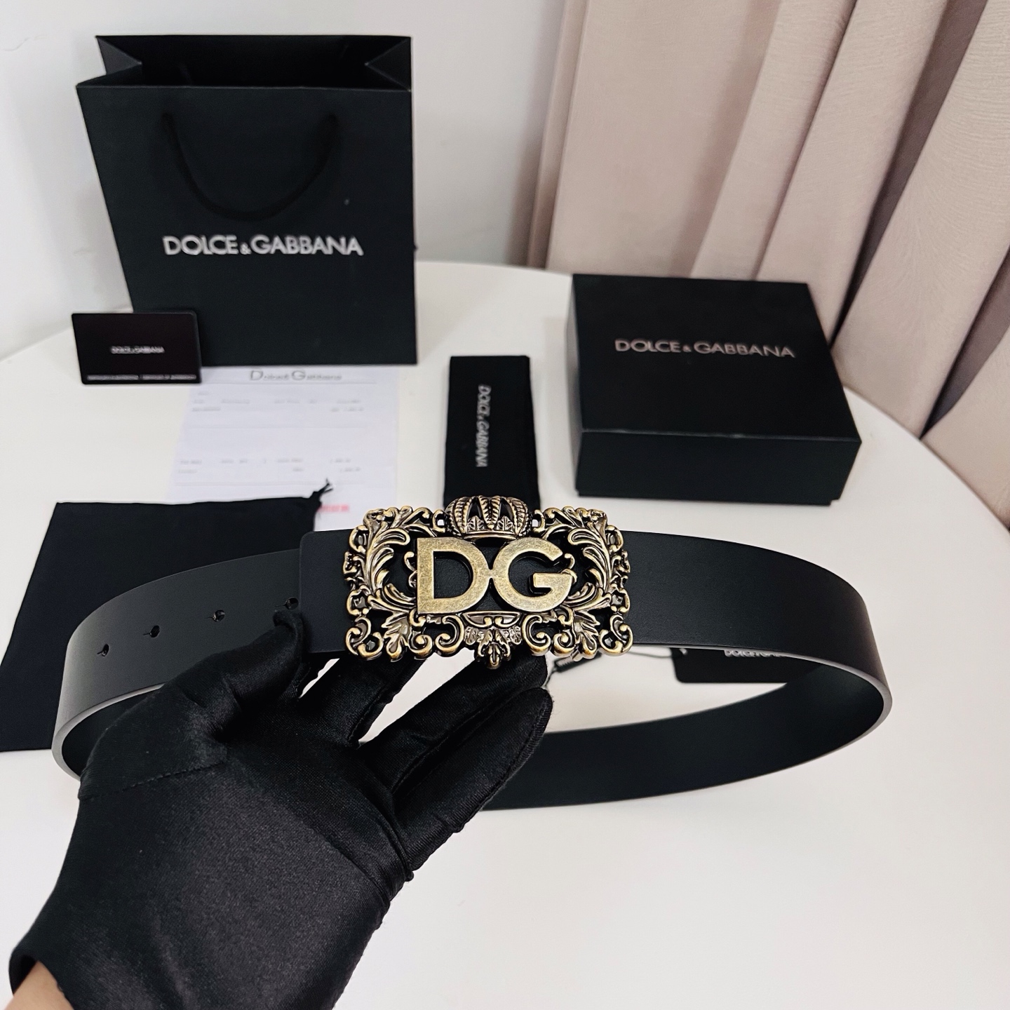 Dolce&Gabbana 新款 金色电镀金属徽标搭扣•搭扣下方设有点扣• 无镍搭扣与配件• 意大利制造