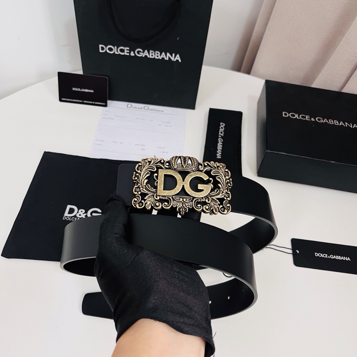 Dolce&Gabbana 新款 金色电镀金属徽标搭扣•搭扣下方设有点扣• 无镍搭扣与配件• 意大利制造