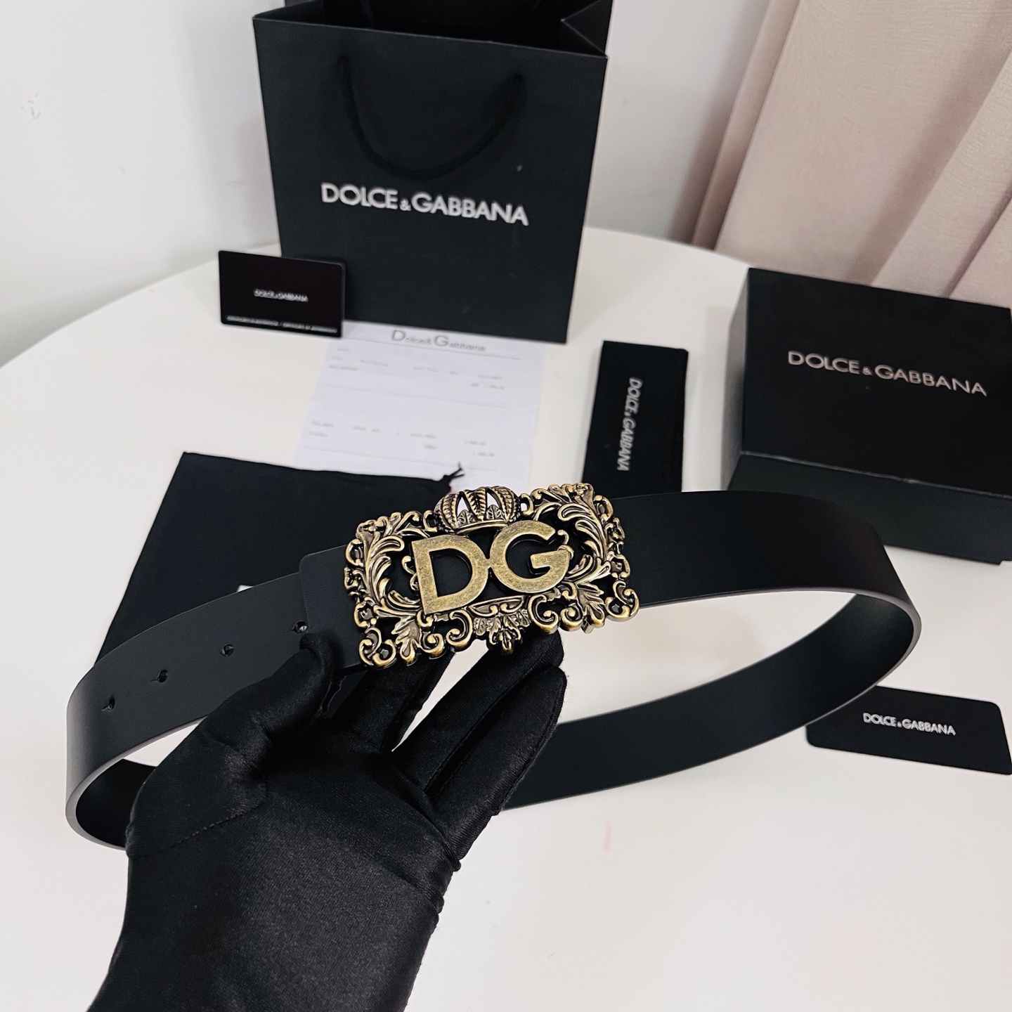 Dolce&Gabbana 新款 金色电镀金属徽标搭扣•搭扣下方设有点扣• 无镍搭扣与配件• 意大利制造