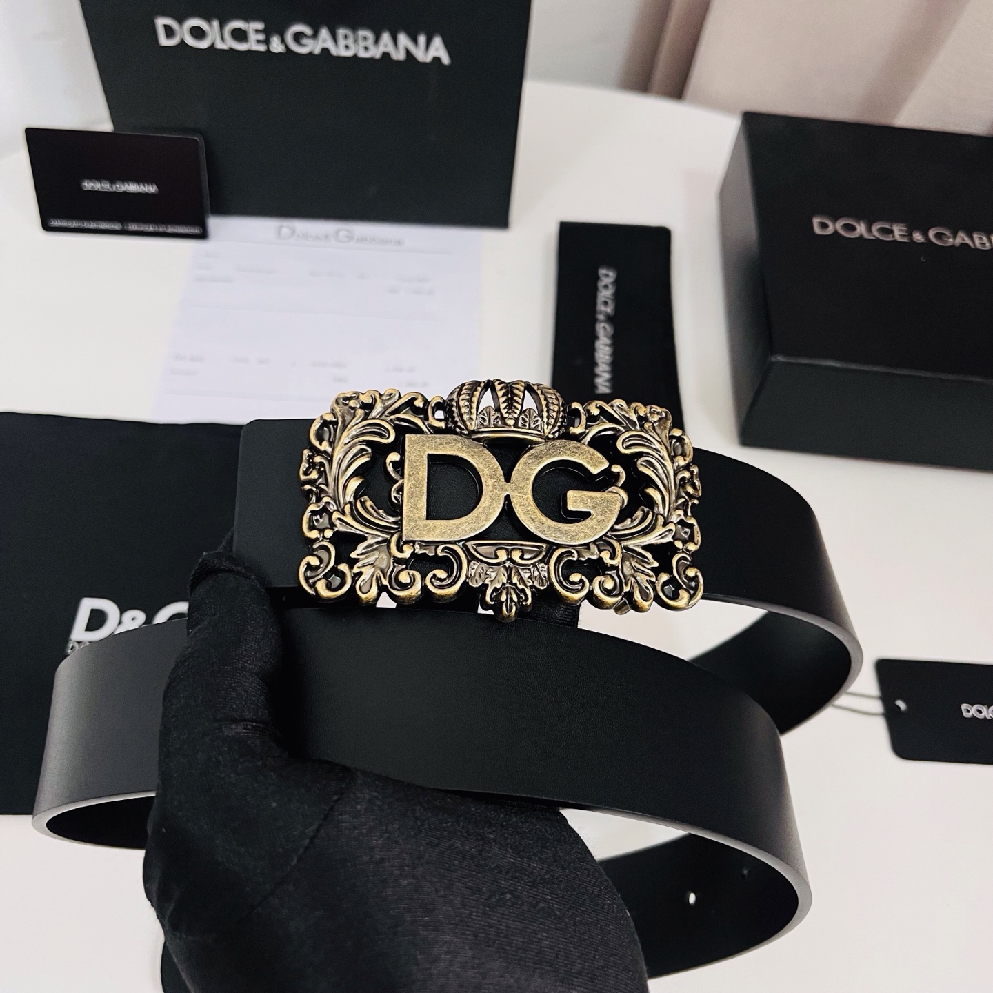 Dolce&Gabbana 新款 金色电镀金属徽标搭扣•搭扣下方设有点扣• 无镍搭扣与配件• 意大利制造