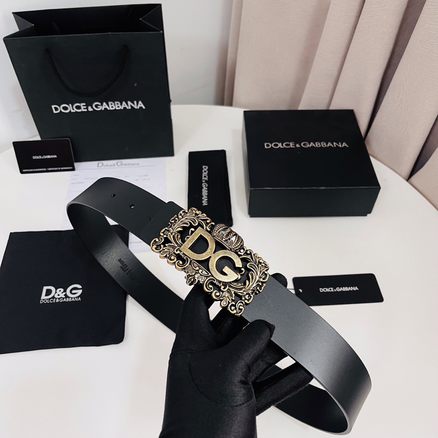 Dolce&Gabbana 新款 金色电镀金属徽标搭扣•搭扣下方设有点扣• 无镍搭扣与配件• 意大利制造