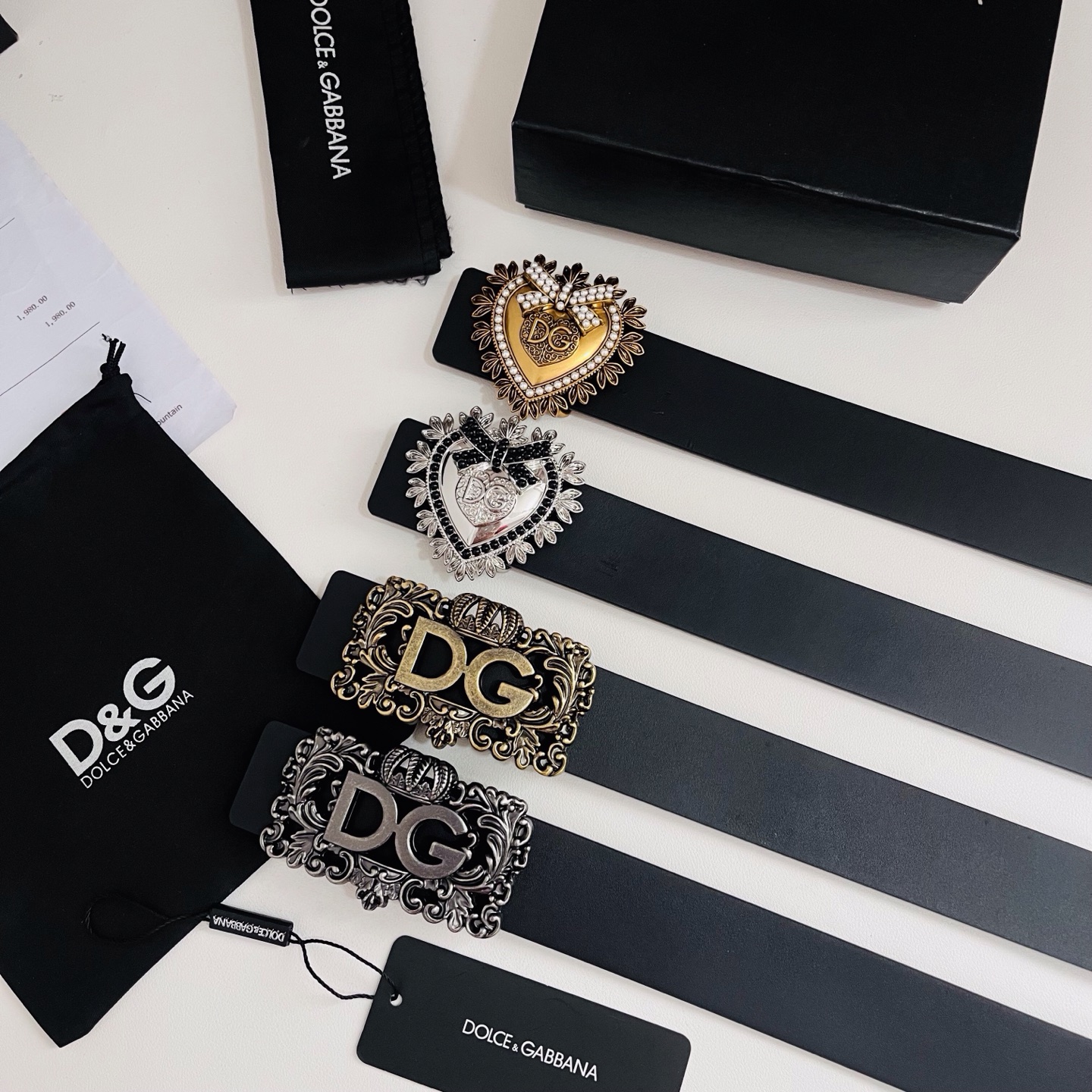 Dolce&Gabbana 新款 金色电镀金属徽标搭扣•搭扣下方设有点扣• 无镍搭扣与配件• 意大利制造