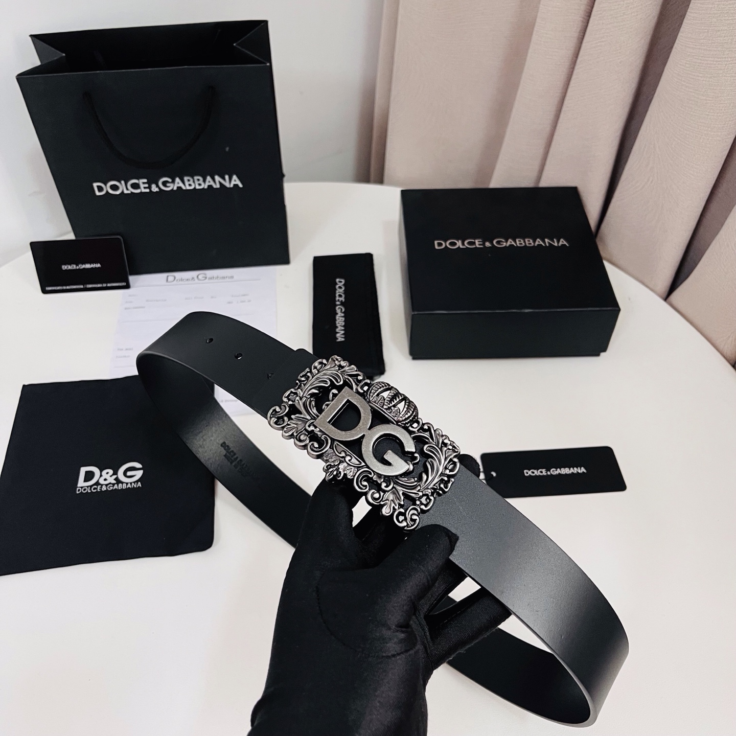 Dolce&Gabbana 新款 金色电镀金属徽标搭扣•搭扣下方设有点扣• 无镍搭扣与配件• 意大利制造