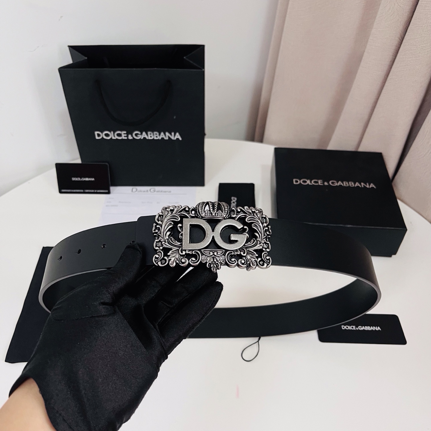 Dolce&Gabbana 新款 金色电镀金属徽标搭扣•搭扣下方设有点扣• 无镍搭扣与配件• 意大利制造