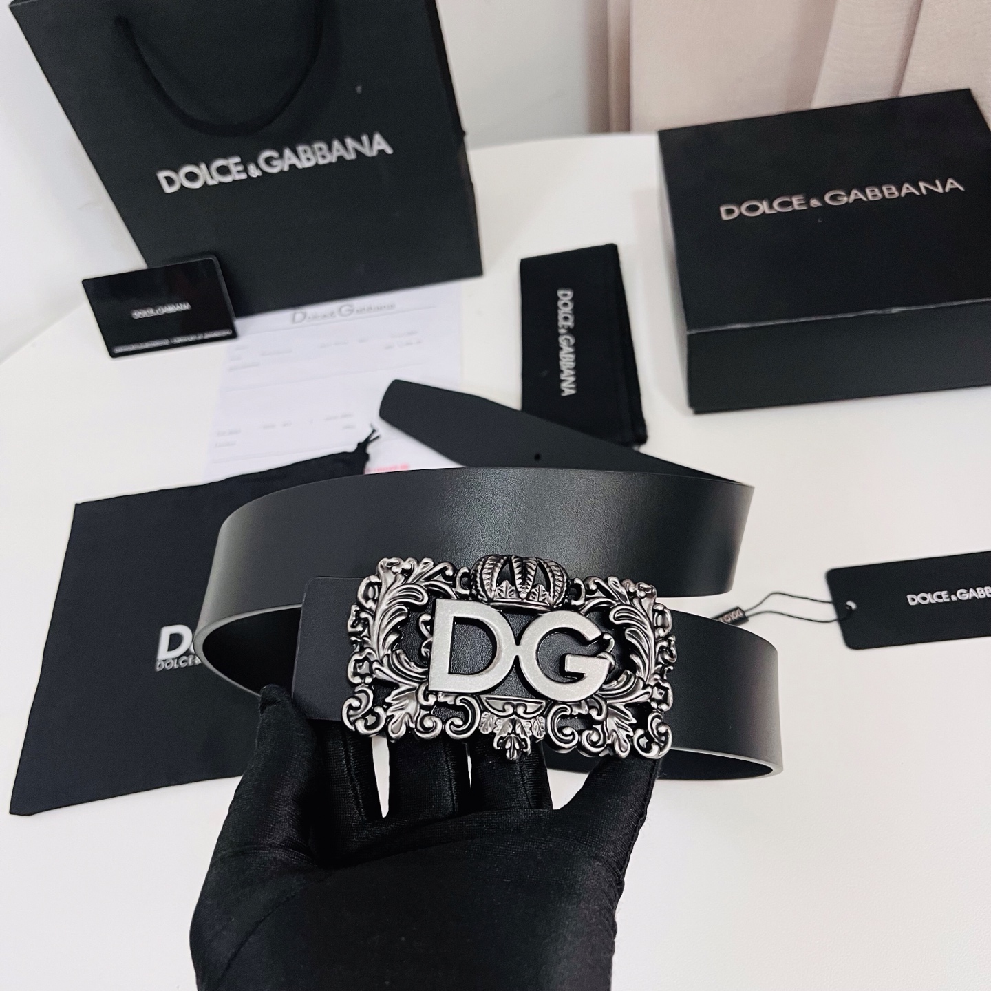 Dolce&Gabbana 新款 金色电镀金属徽标搭扣•搭扣下方设有点扣• 无镍搭扣与配件• 意大利制造