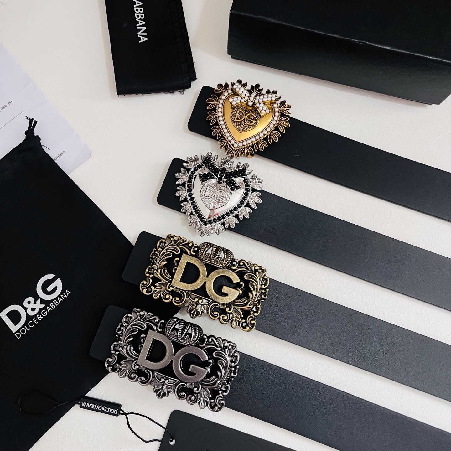 Dolce&Gabbana 新款 金色电镀金属徽标搭扣•搭扣下方设有点扣• 无镍搭扣与配件• 意大利制造