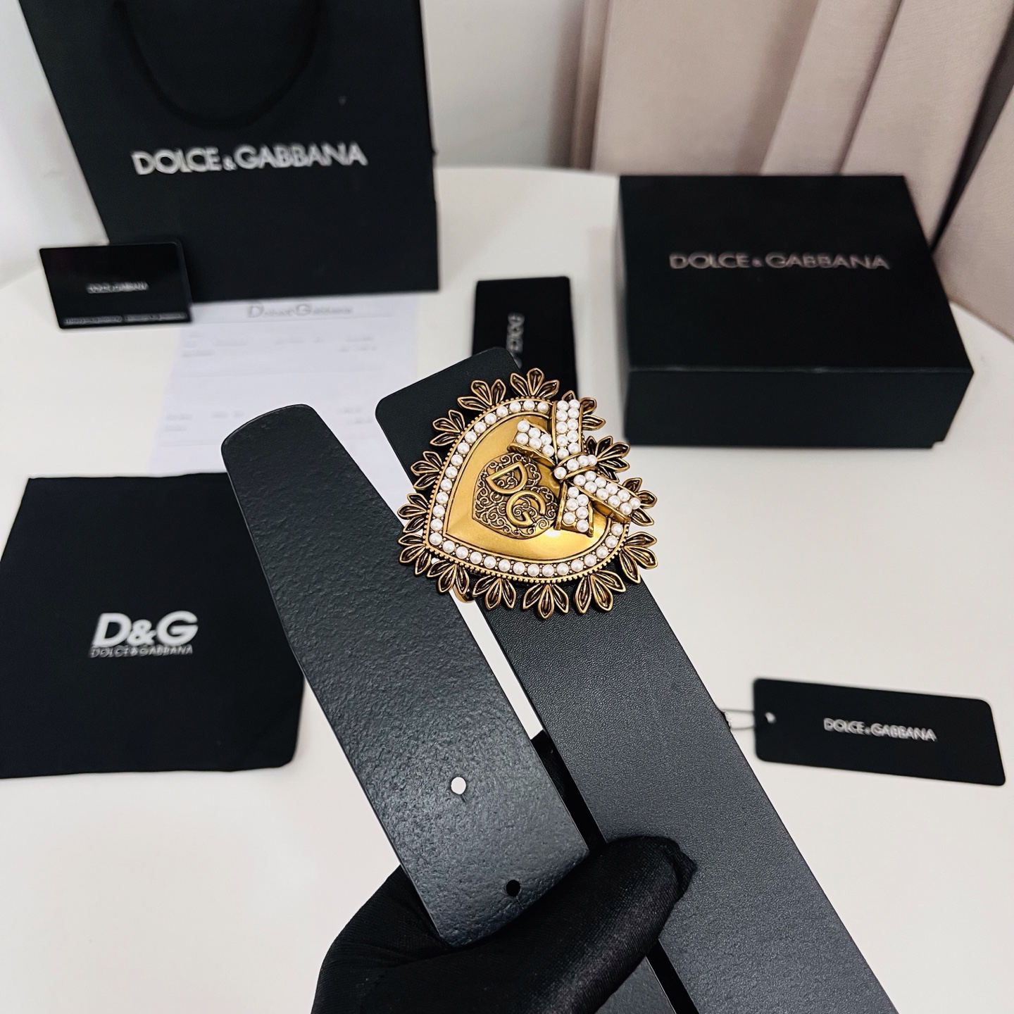 Dolce&Gabbana 新款 金色电镀金属徽标搭扣•搭扣下方设有点扣• 无镍搭扣与配件• 意大利制造
